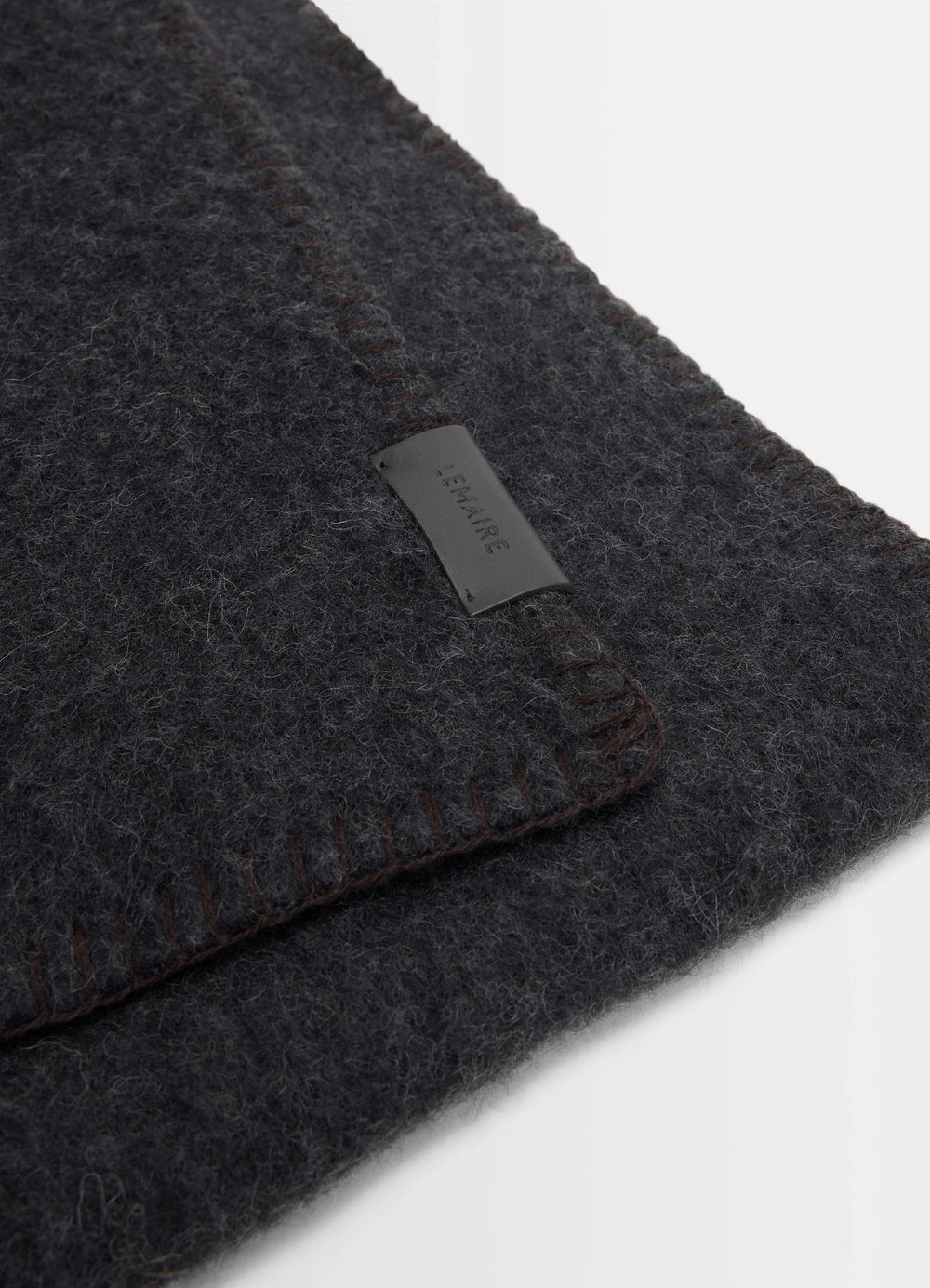 Cocotte Fluffy Scarf in Fluffy Alpaca, product shot, detail shot stitched edge tag