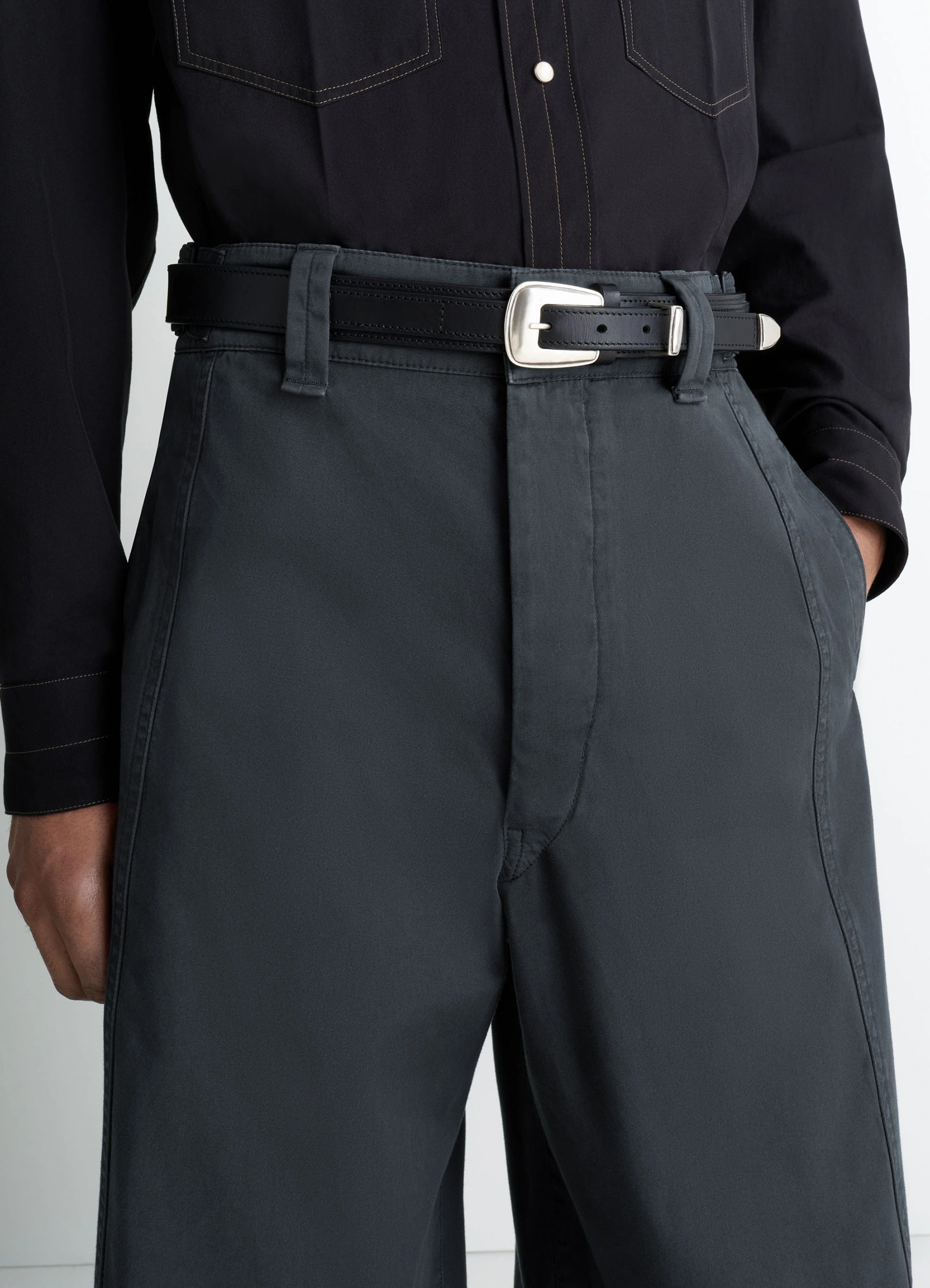 Lemaire minimal western belt in black smooth leather, model shot, detail shot silver buckle