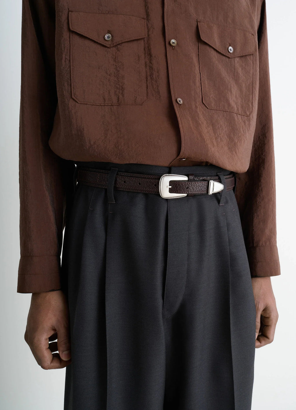 Minimal Western Belt in Grained Leather, model shot, porte side view textured finish