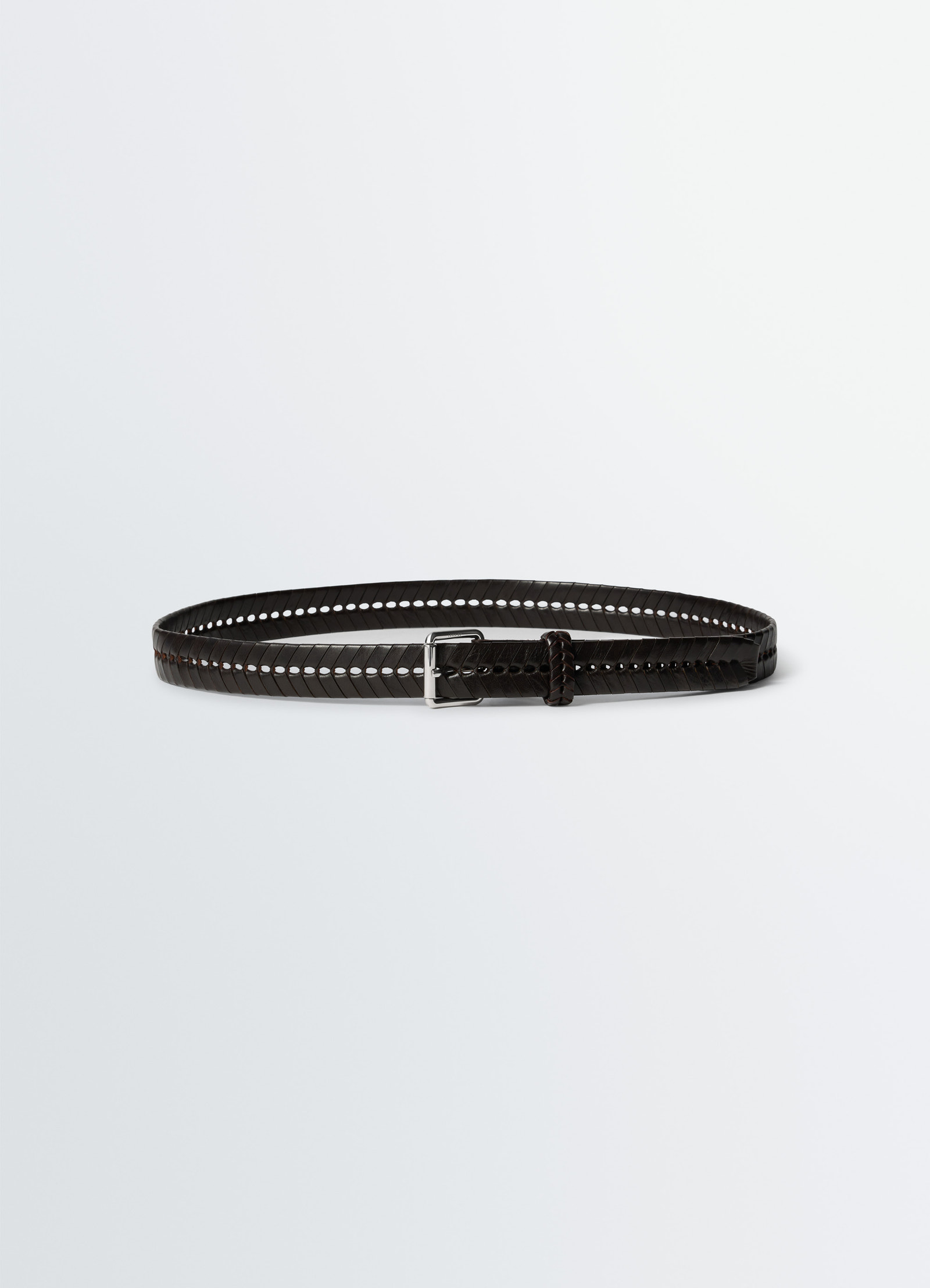 Braided belt 30 mm in leather in smooth vegetable-tanned leather, product shot, top view silver metal buckle detail