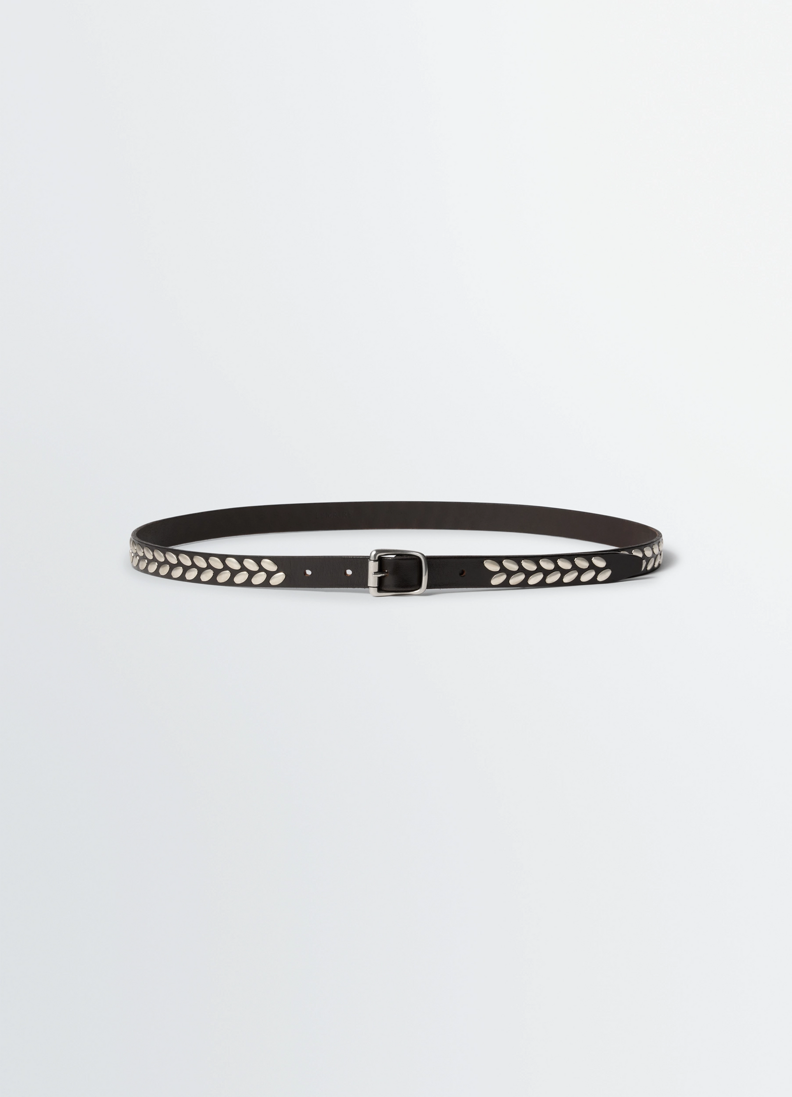 Almond stud belt 20 mm in leather in vegetable-tanned leather, product shot, front view almond-shaped studs