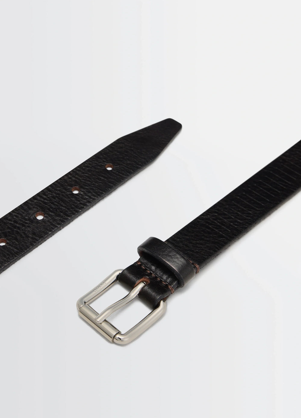 Rail Belt 25 in rail-embossed leather, product shot, angled detail shot pointed tip, textured finish