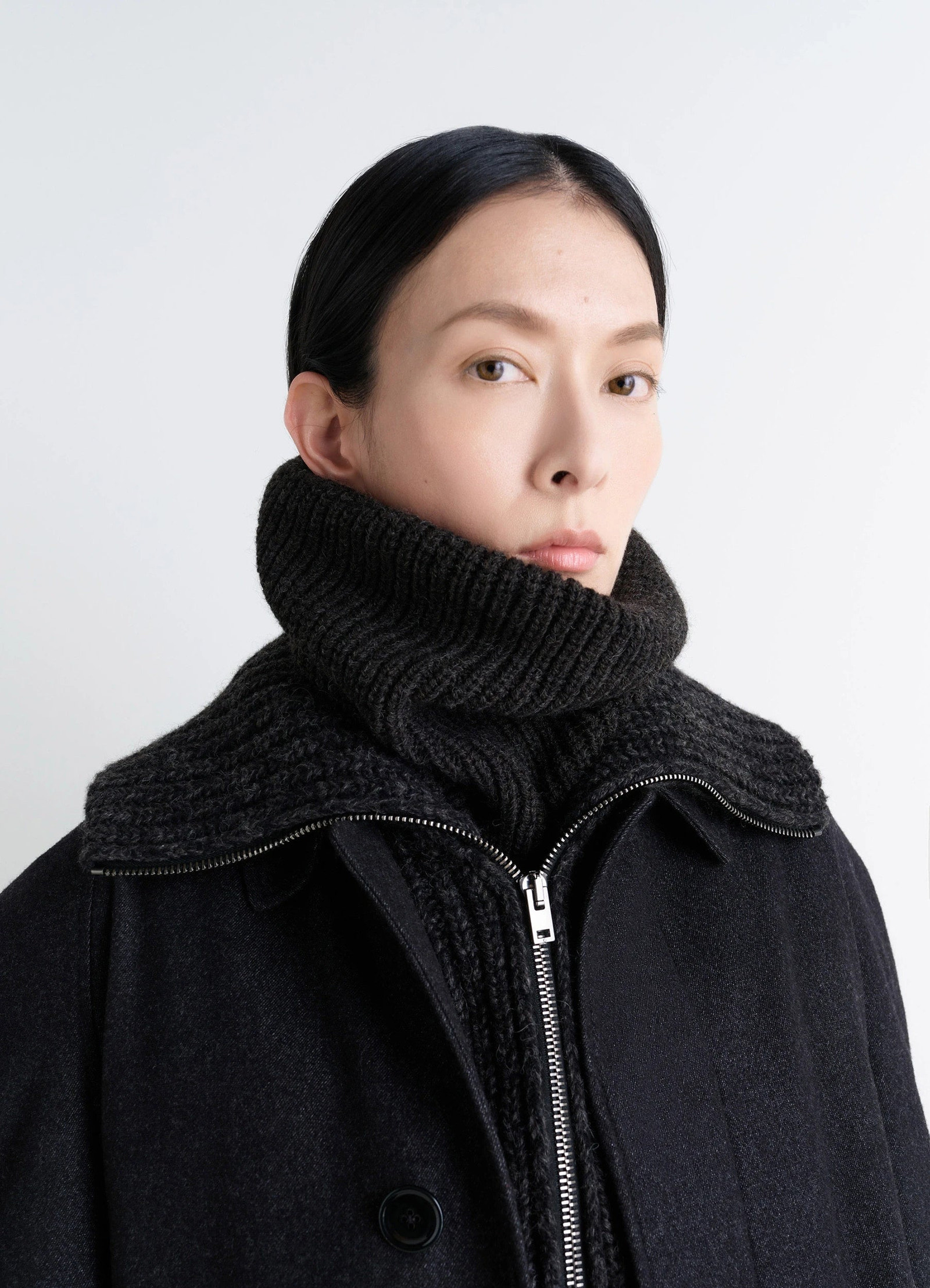 Snood in ribbed wool and alpaca blend, model shot, detail shot worn by model