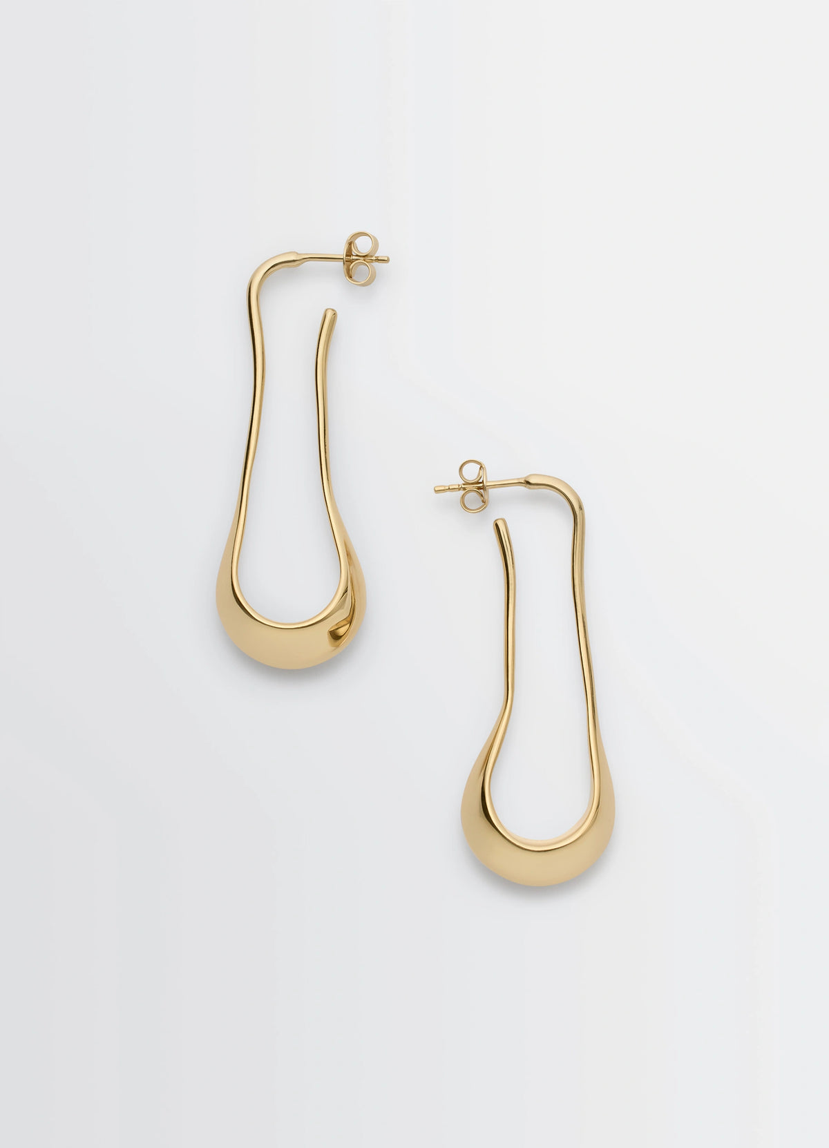 Lemaire Short Drop Earrings in Vermeil, product shot, Detail shot Smooth curve design