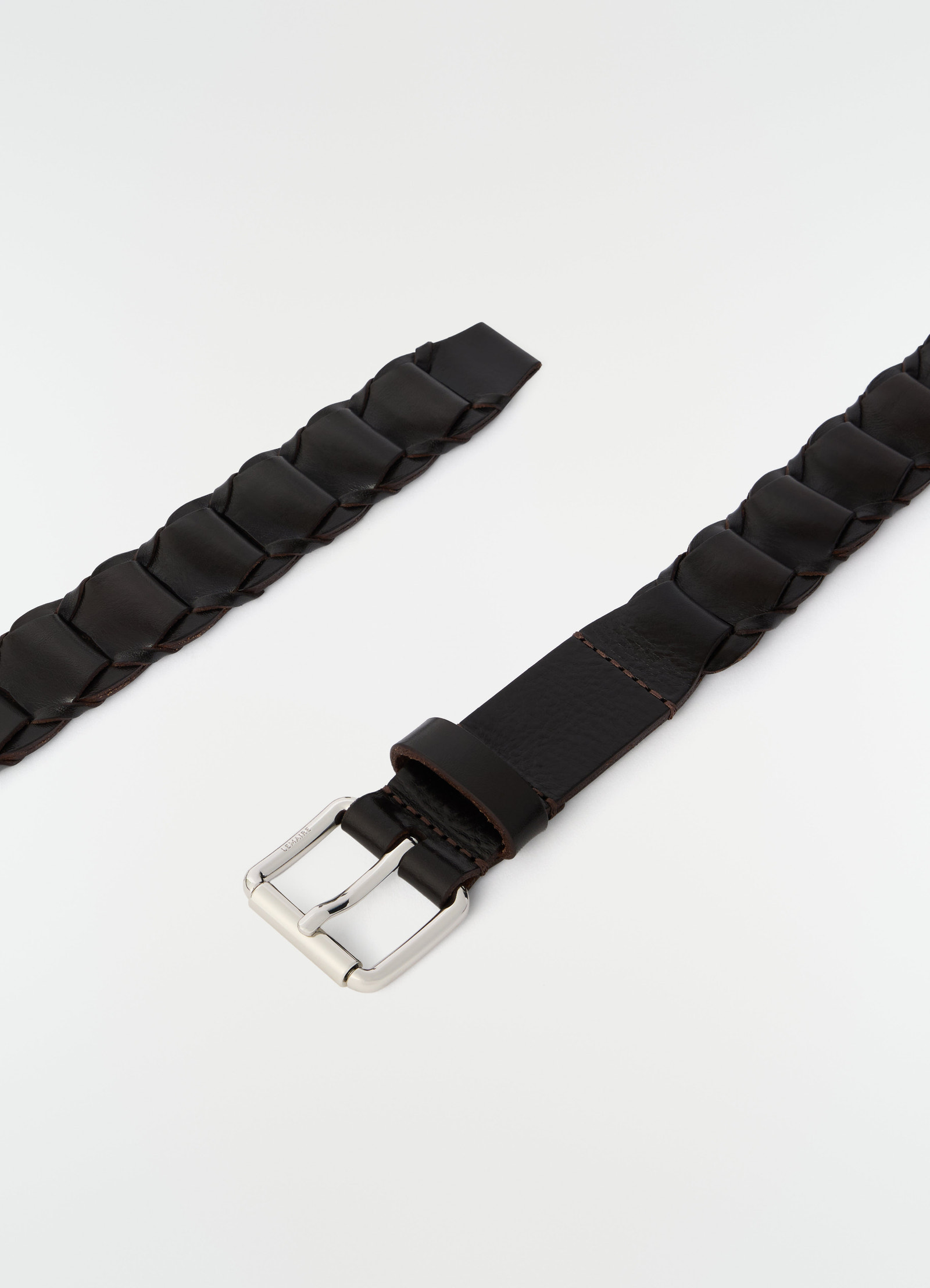 Link belt in vegetable-tanned leather