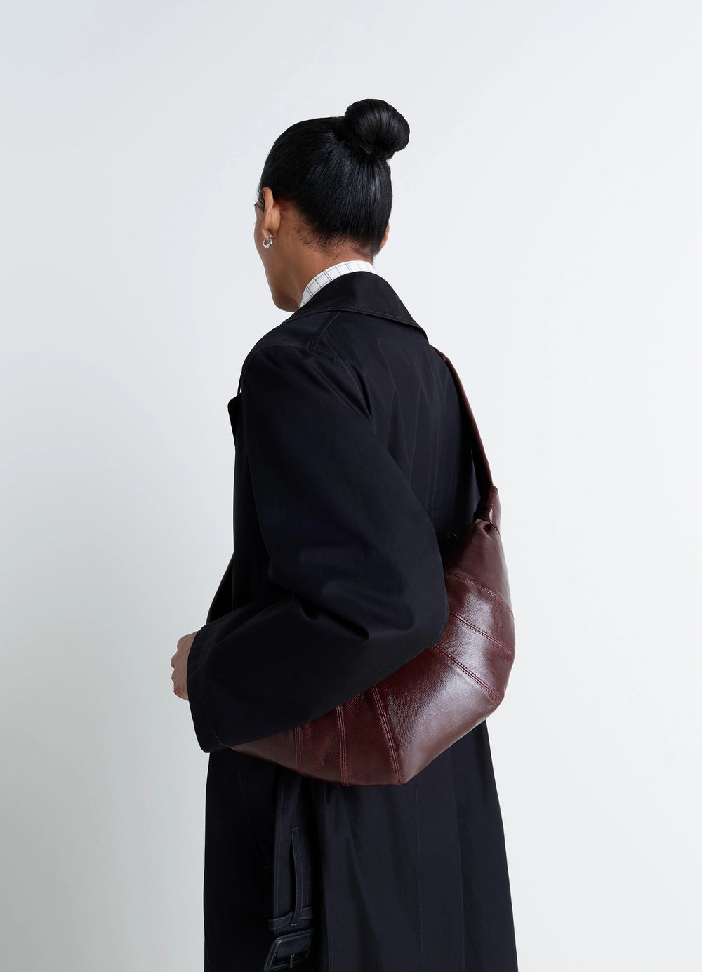 Lemaire Medium Croissant Bag in Brown Coated Cotton Canvas, model shot, Back view Curved shape