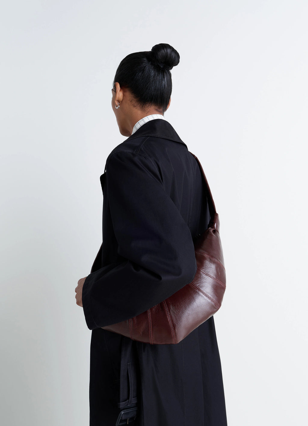 Lemaire Medium Croissant Bag in Brown Coated Cotton Canvas, model shot, Back view Curved shape
