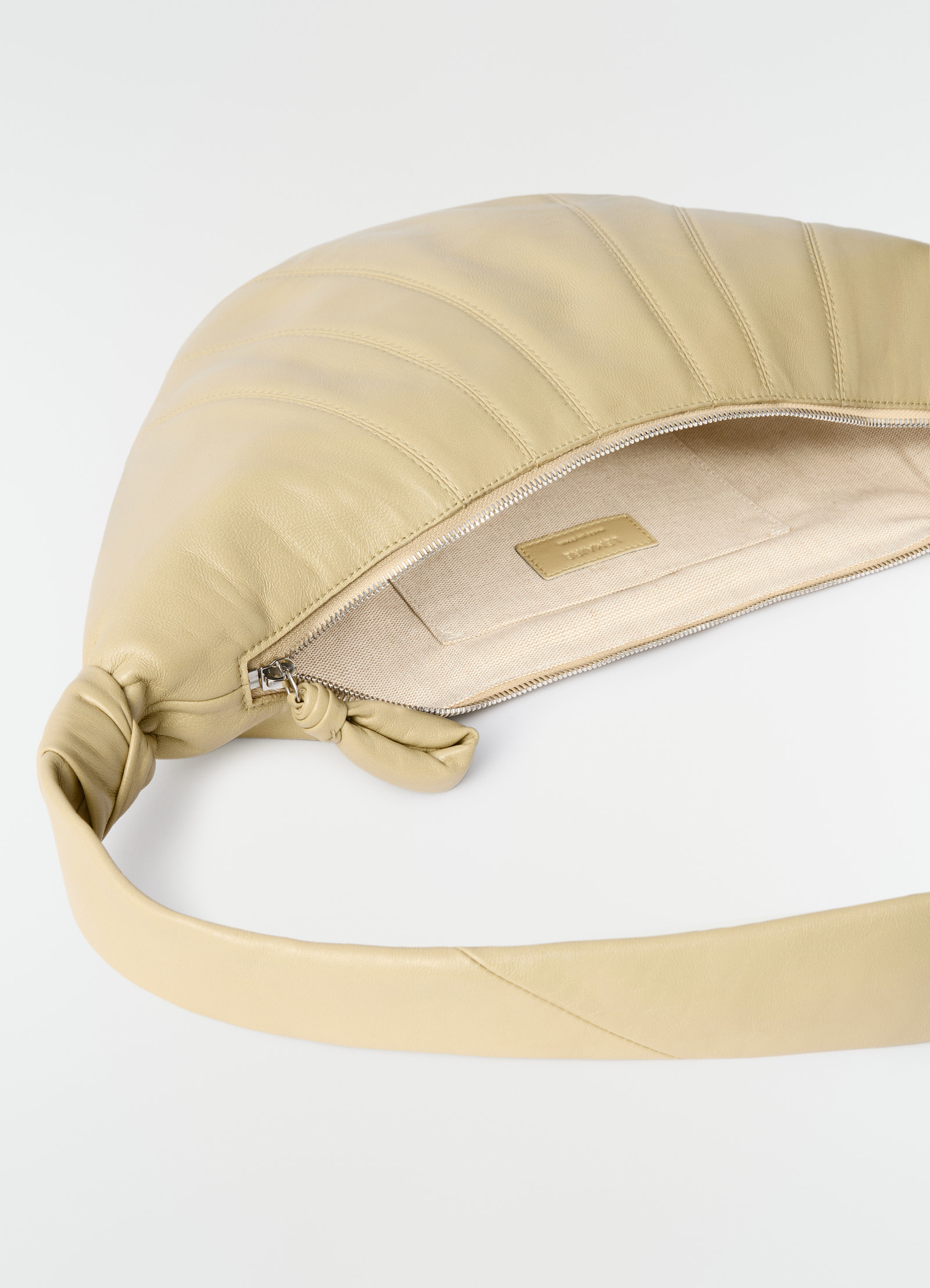 Medium croissant bag in leather