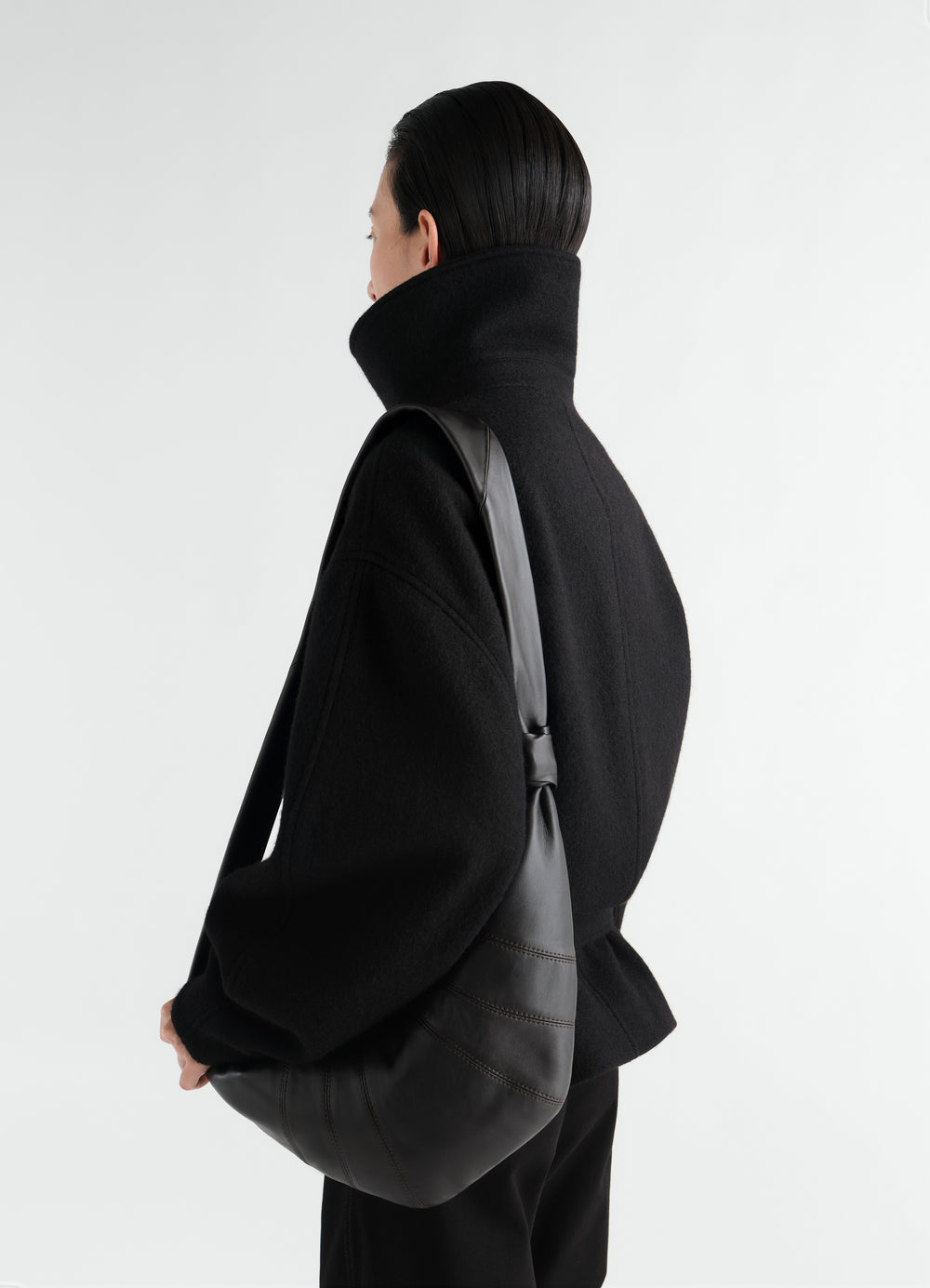 BORSA CROISSANT MEDIA IN PELLE