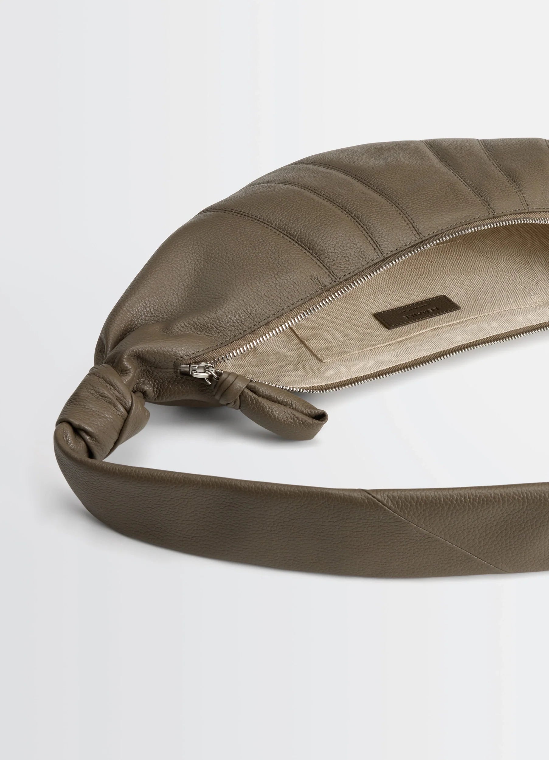 NEW LEMAIRE MEDIUM カーフレザー CROISSANT BAG△2色 NEW LEMAIRE MEDIUM カーフレザー CROISSANT BAG△2色