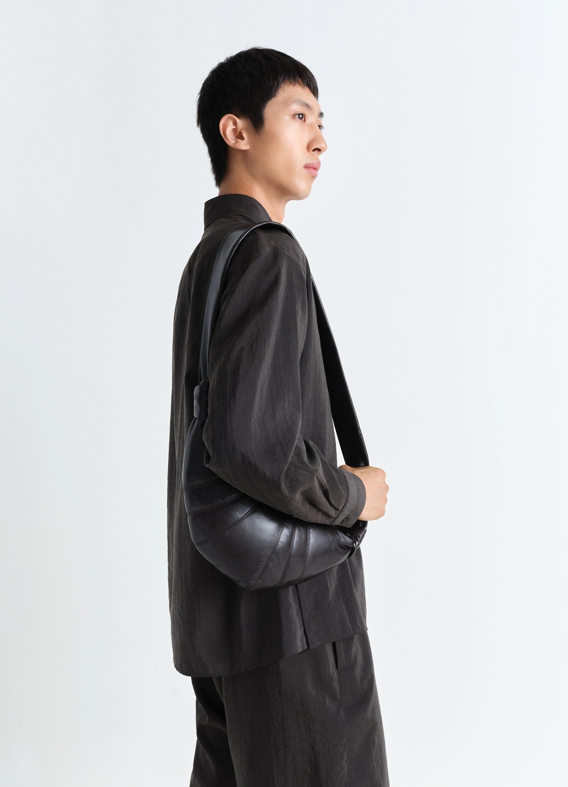 Lemaire small croissant bagブラック Lemaire small croissant bagブラック