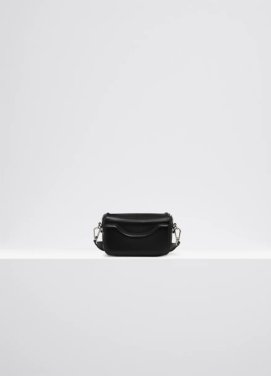 Lemaire ransel mini satchel in glossy black vegetable-tanned leath, product shot, back view curved pocket detailing