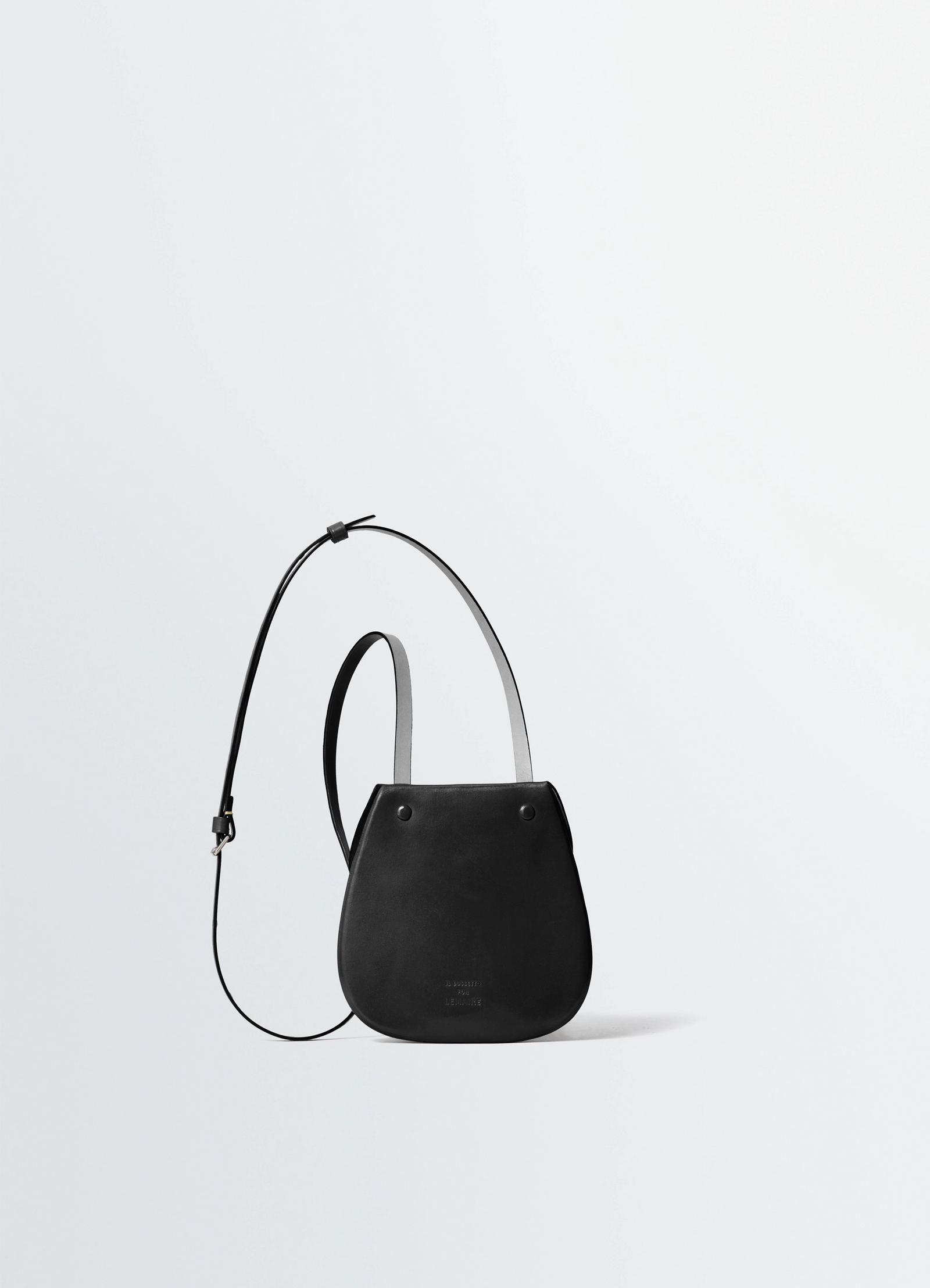 Il bussetto for lemaire small cartr in black molded vegetable-tanned leath, product shot, top down view adjustable strap loop