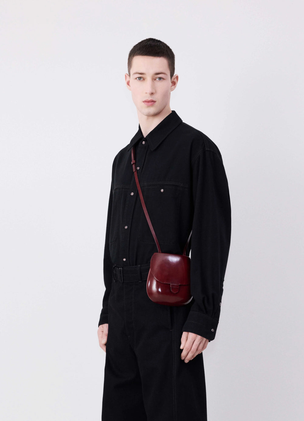 IL BUSSETTO FOR LEMAIRE SMALL CARTR in Vegetable-tanned cowhide, model shot, three-quarter view crossbody worn by model
