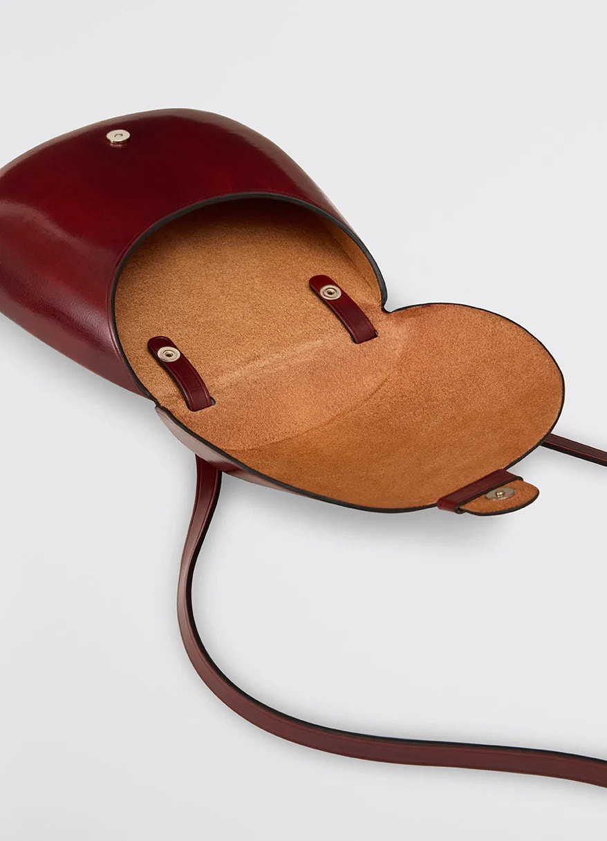 Il bussetto for lemaire small cartr in vegetable-tanned cowhide, product shot, top open view interior snap detail