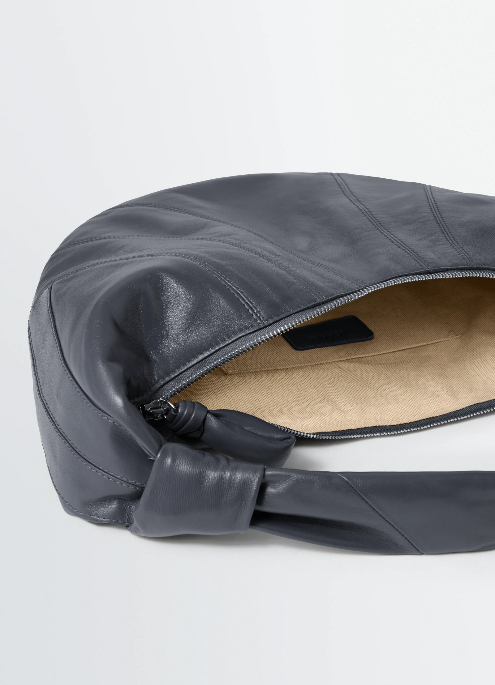 Fortune croissant bag in leather, product shot, top detail shot open zipper interior