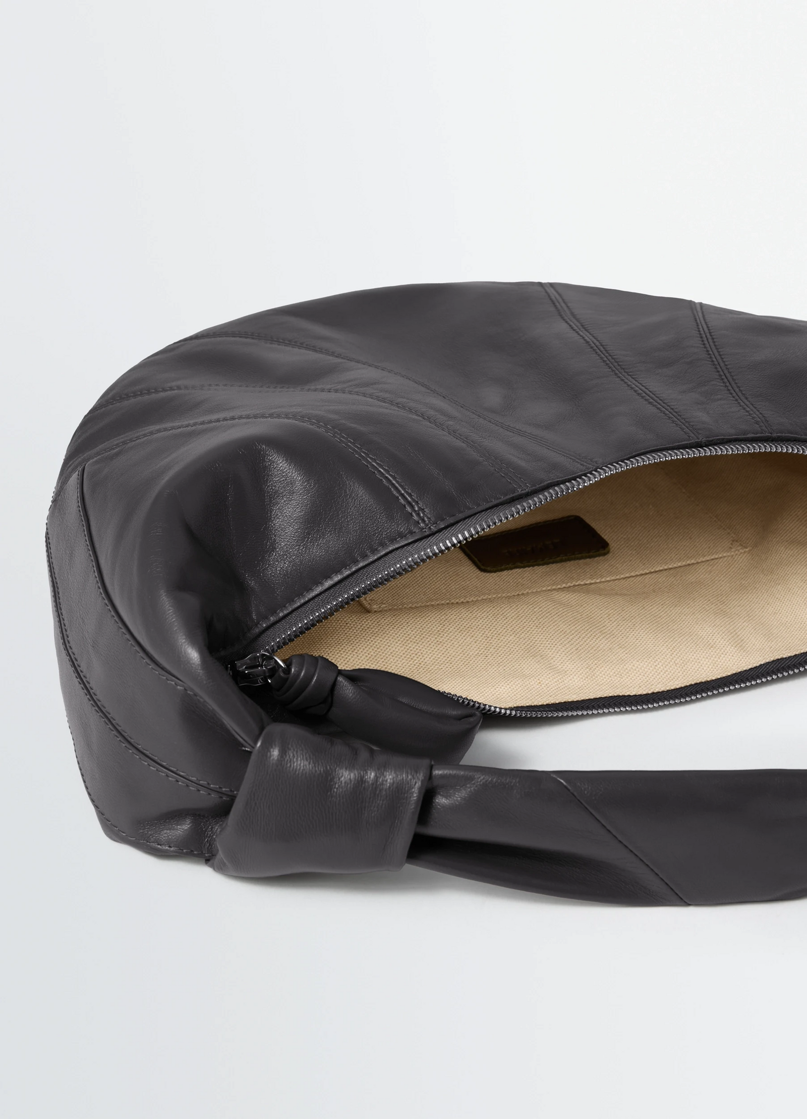 Fortune croissant bag in leather, product shot, top detail shot zip closure, interior view