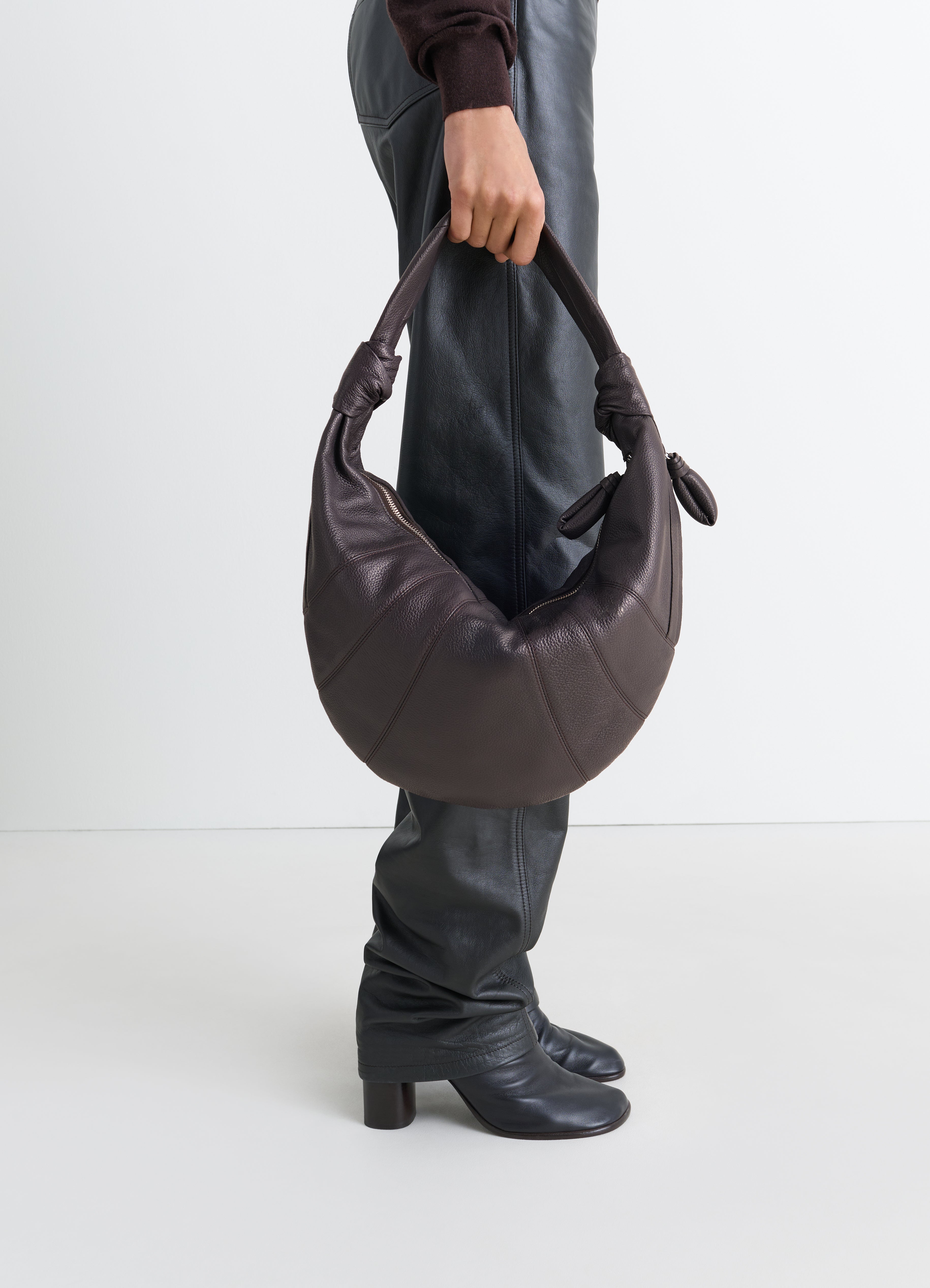 FORTUNE CROISSANT BAG IN LEATHER - Dark Chocolate - Soft Grained