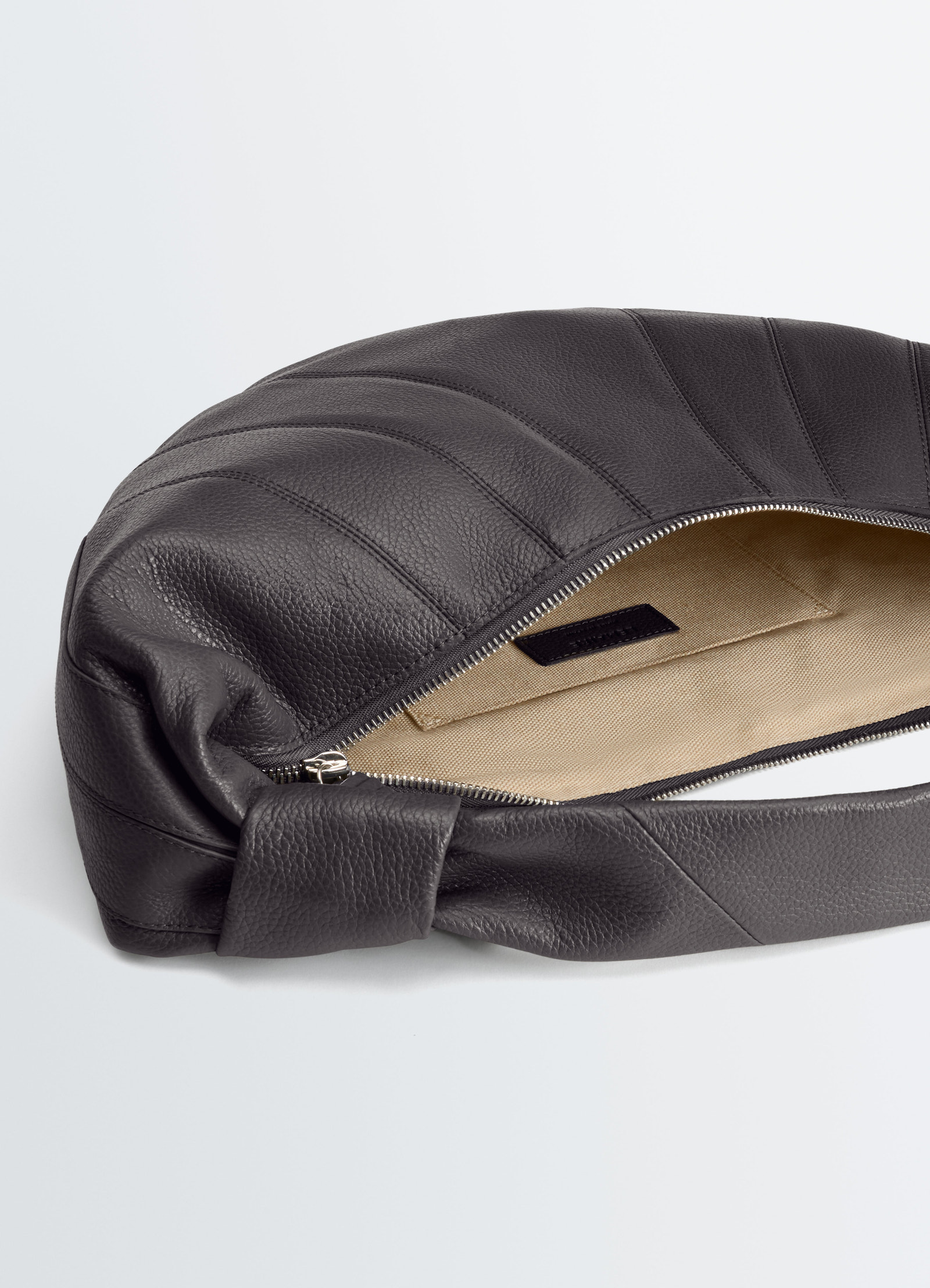 Fortune croissant leather bag in black with beige fabric lining lemaire close-up detail of open zipper