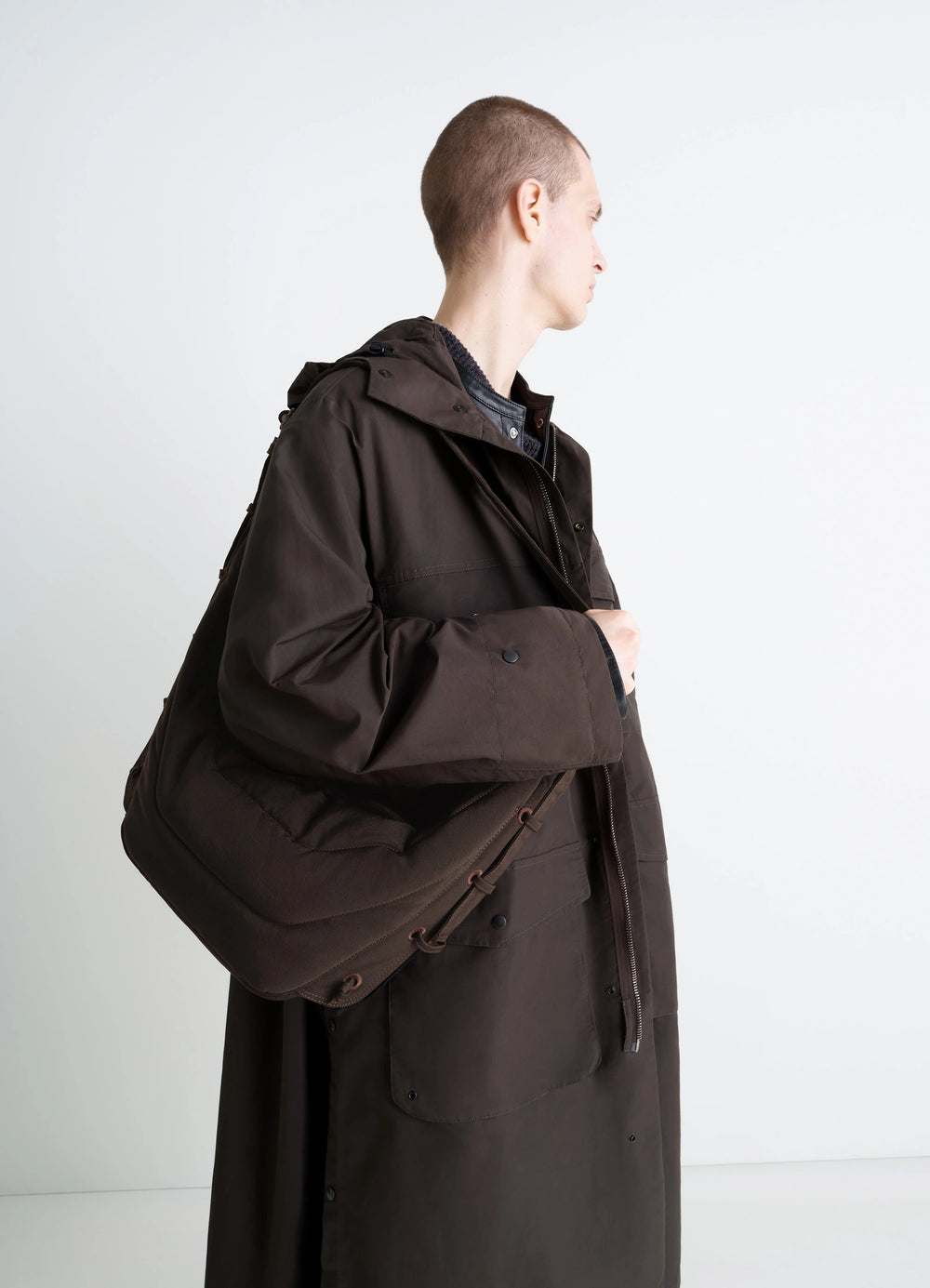 Medium Soft Game Bag in Quilted water-repellent nylon, model shot, three-quarter view adjustable strap, casual look