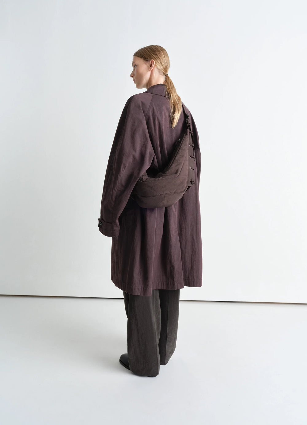 Medium Soft Game Bag in Fluffy-Nylon Canvas, model shot, Back view Padded shoulder strap