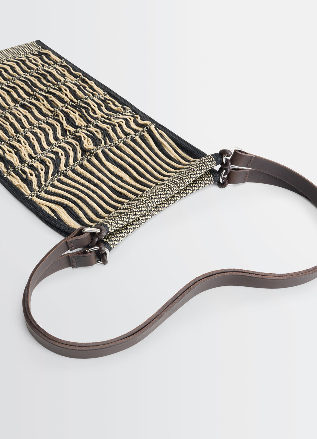 MEDIUM FILT NET SHOPPING BAG in nylon mesh vegetable-tanned leather, product shot, top-down detail shot woven strap close-up