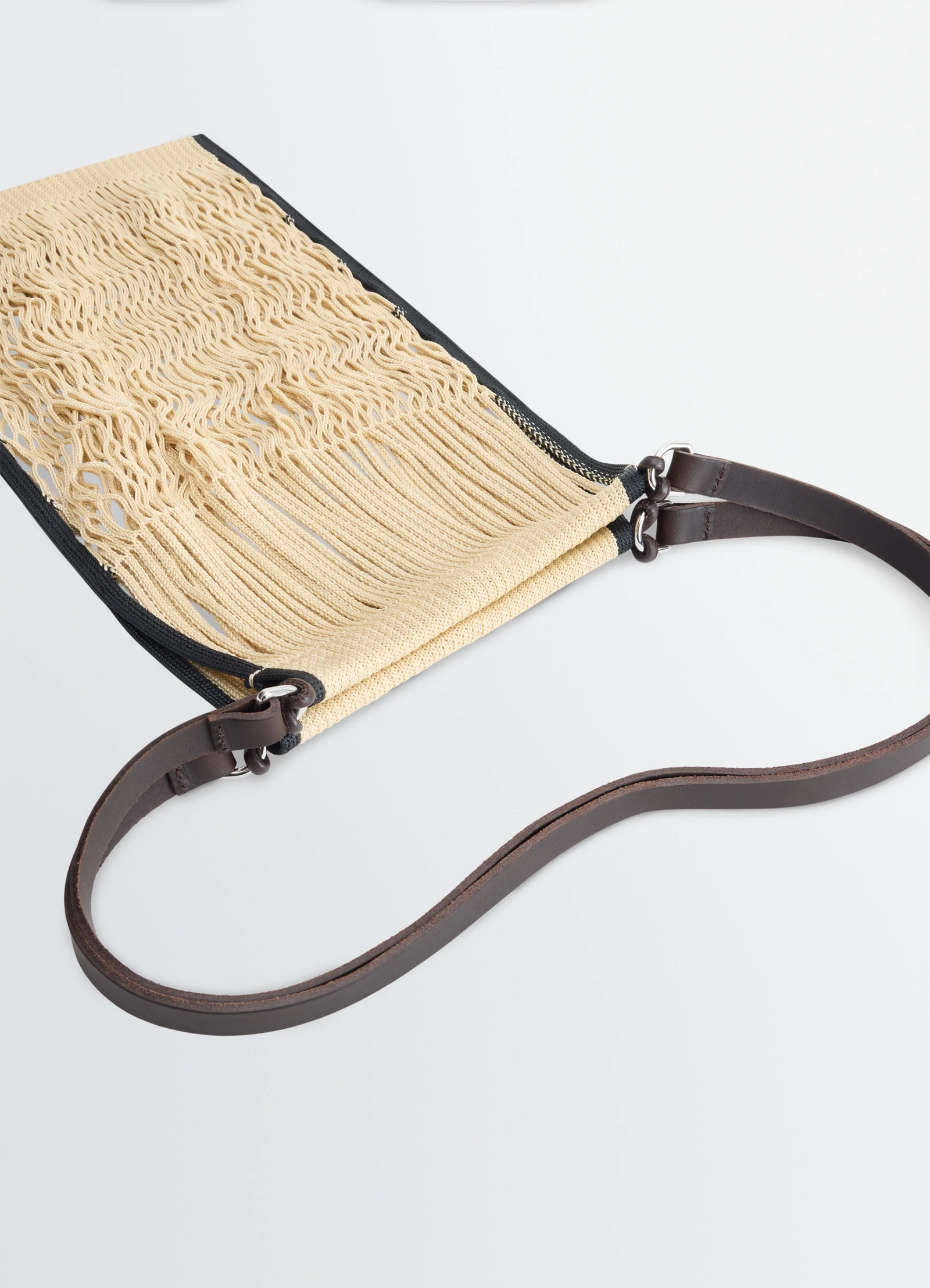 Medium filt net shopping bag in nylon mesh and leather, product shot, top angled view woven texture close-up