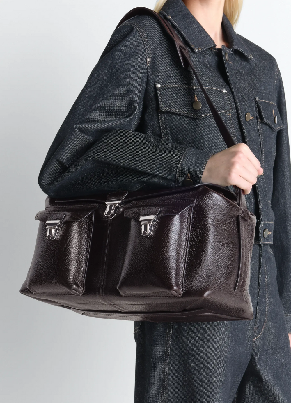 Week-End Gear Bag in Leather in Glossy Vegetable-Tanned Leather, model shot, side view close-up triple pocket detail