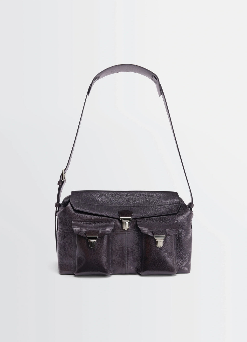 WEEK-END GEAR BAG in glossy vegetable-tanned leather, product shot, front view dual front pockets