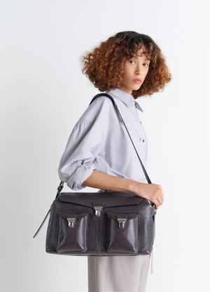 WEEK-END GEAR BAG in glossy vegetable-tanned leather, model shot, side view adjustable shoulder strap