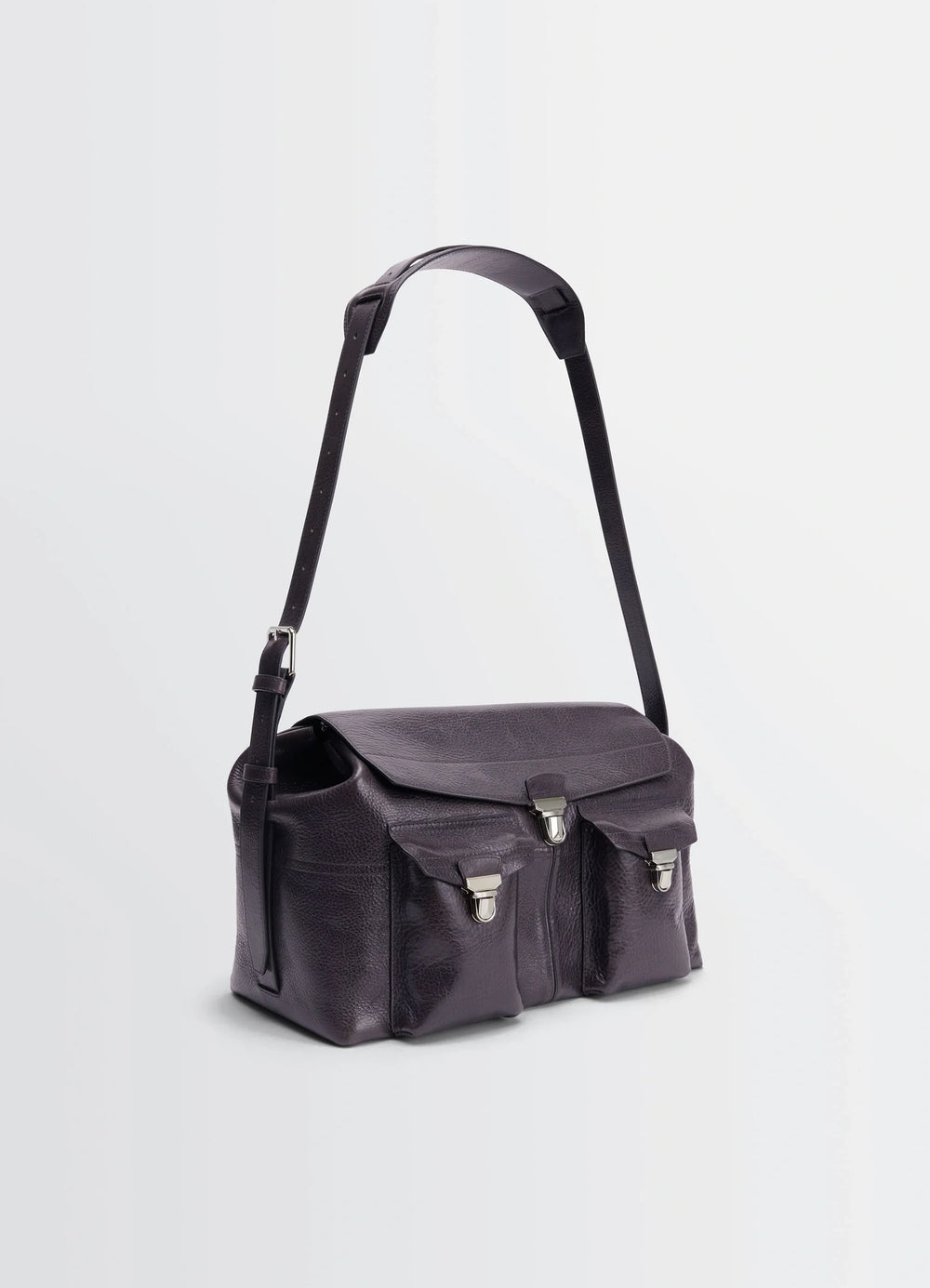 WEEK-END GEAR BAG in glossy vegetable-tanned leather, product shot, top angled view visible clasp details