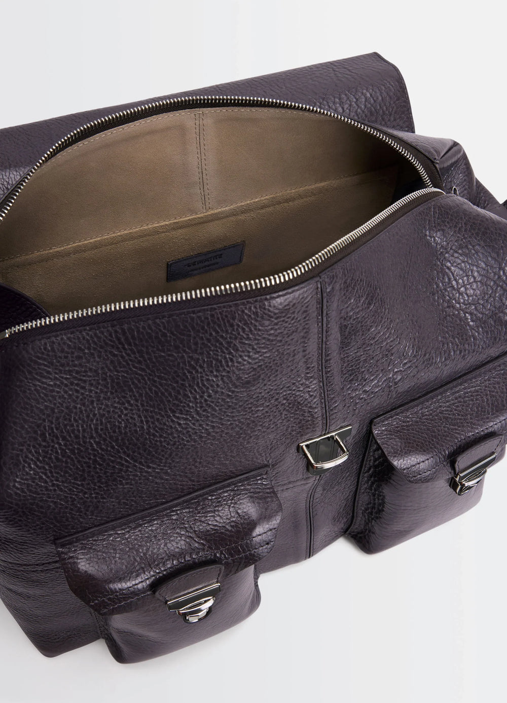 WEEK-END GEAR BAG in glossy vegetable-tanned leather, product shot, top interior view detailed pockets and clasp