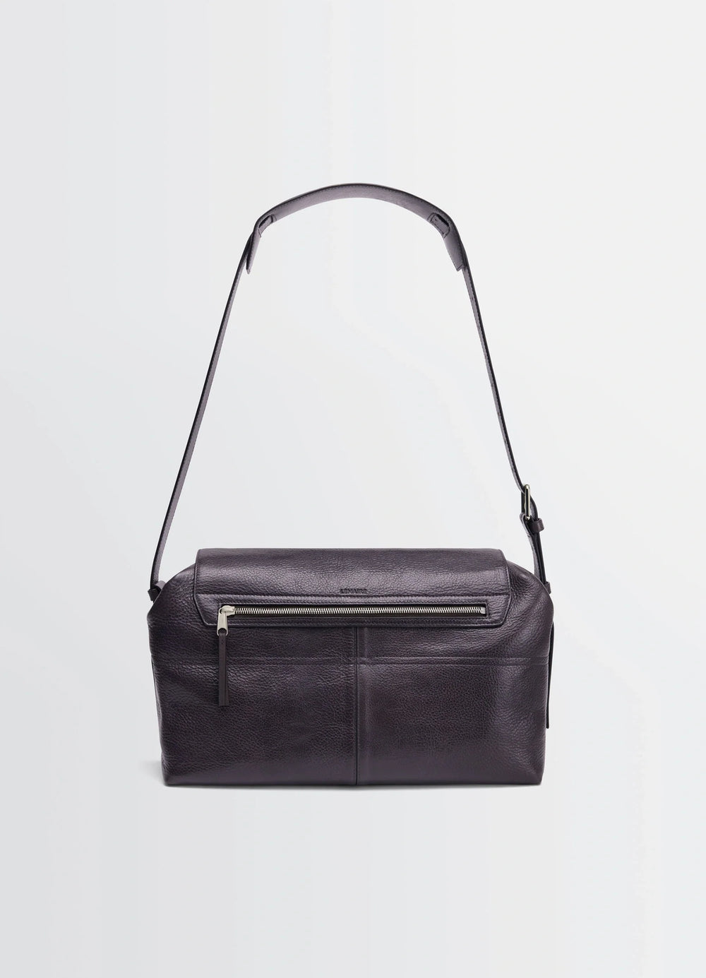 WEEK-END GEAR BAG in glossy vegetable-tanned leather, product shot, upright straight view single top zipper pocket