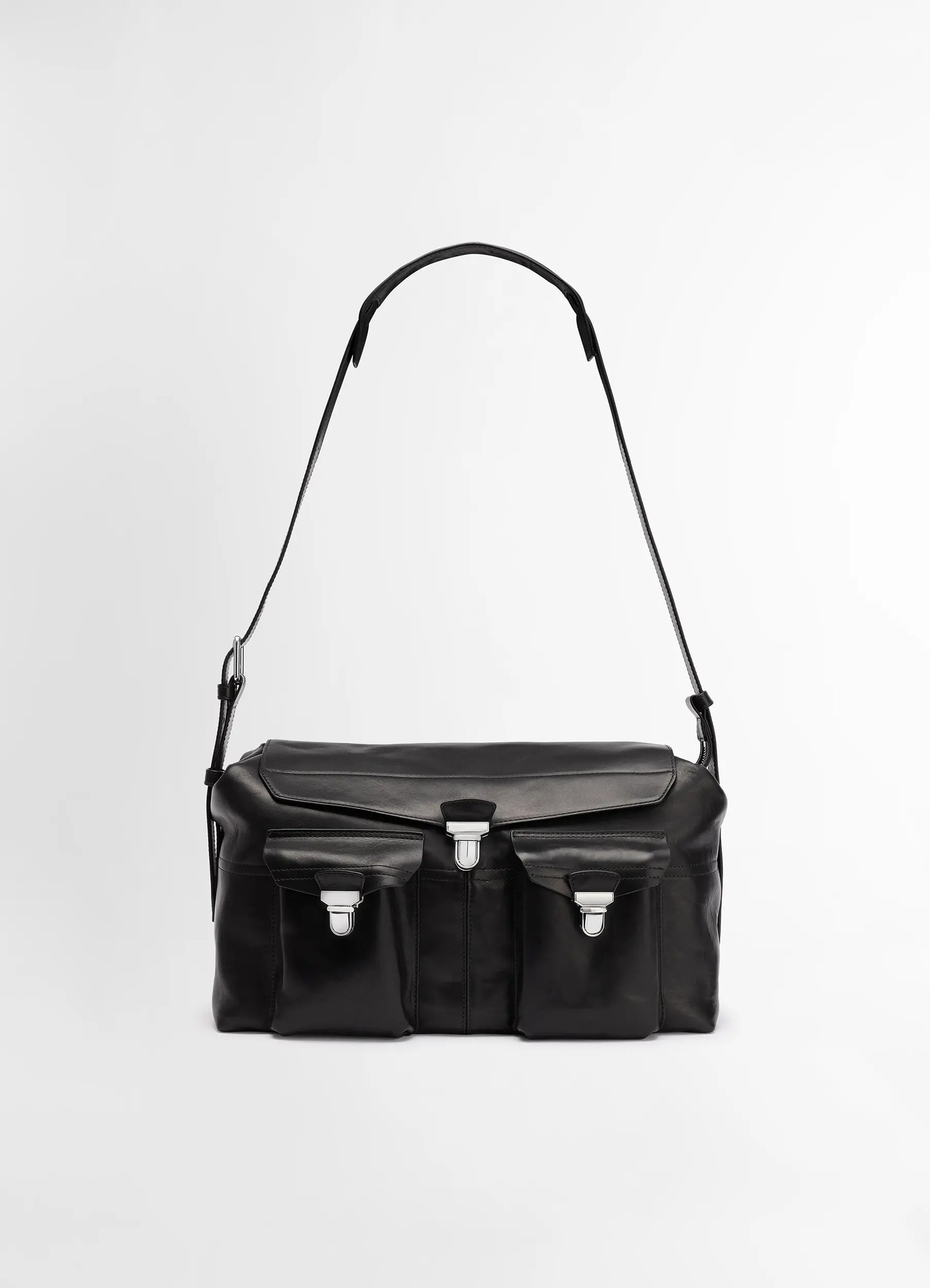 Week-end gear bag in vegetable-tanned nappa leather, product shot, front view triple-pocket design