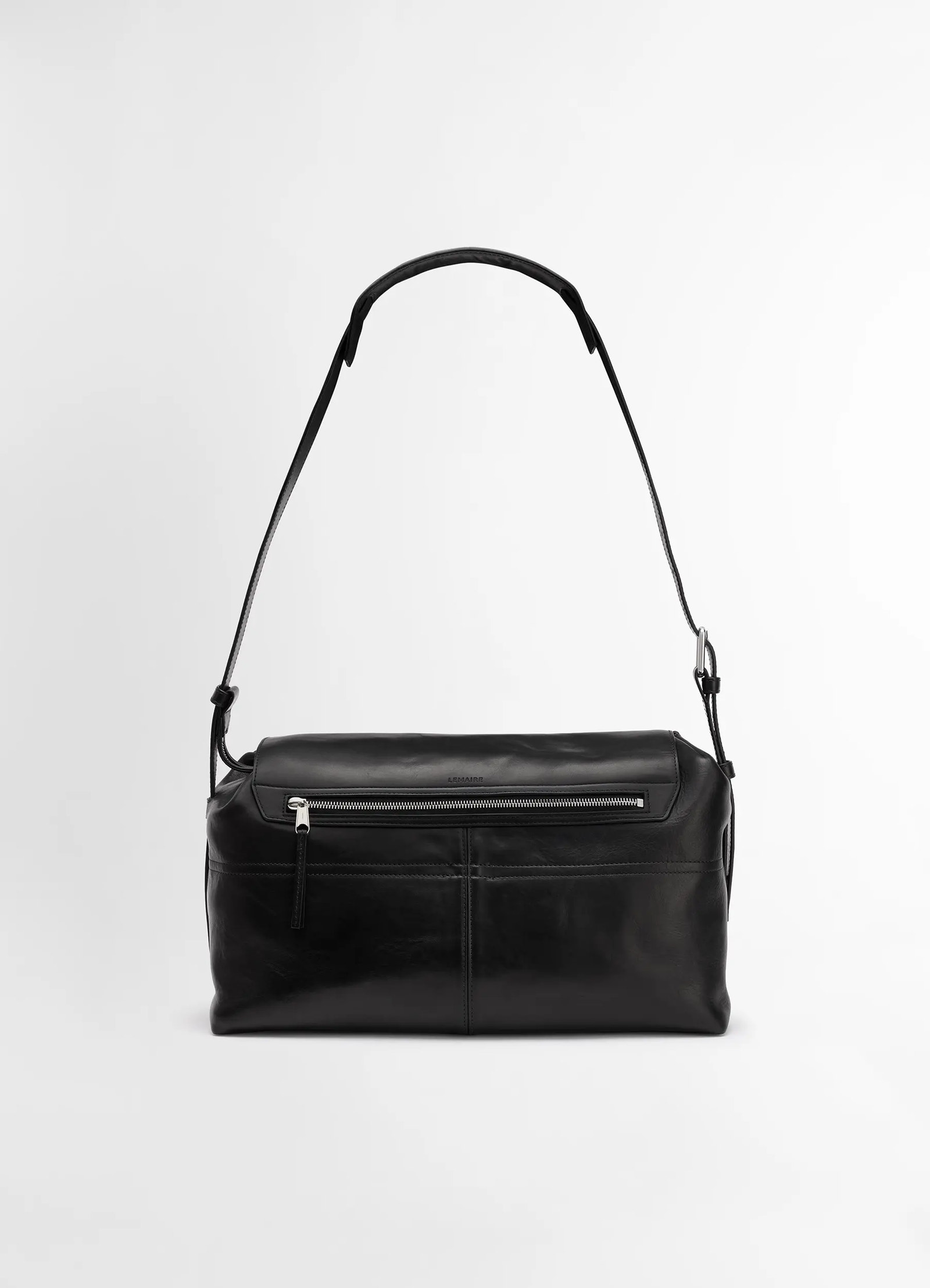 Week-end gear bag in vegetable-tanned nappa leather, product shot, top handle view zippered pocket front
