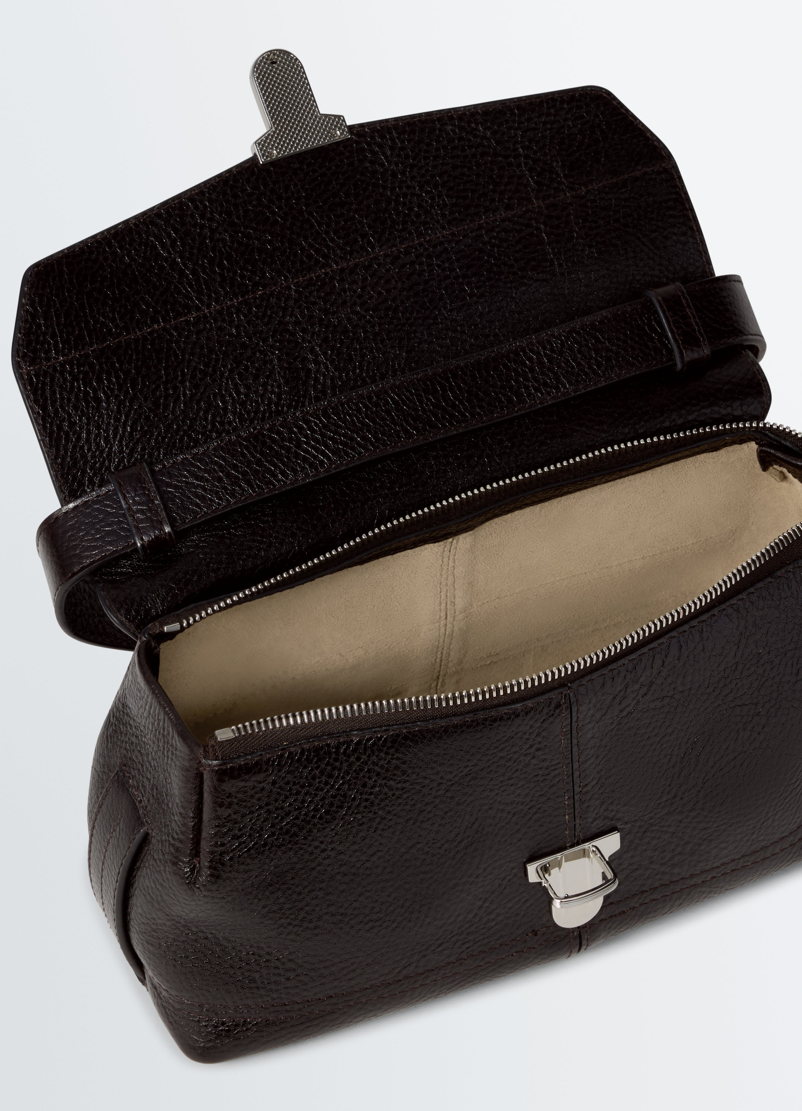 Small gear bag in leather