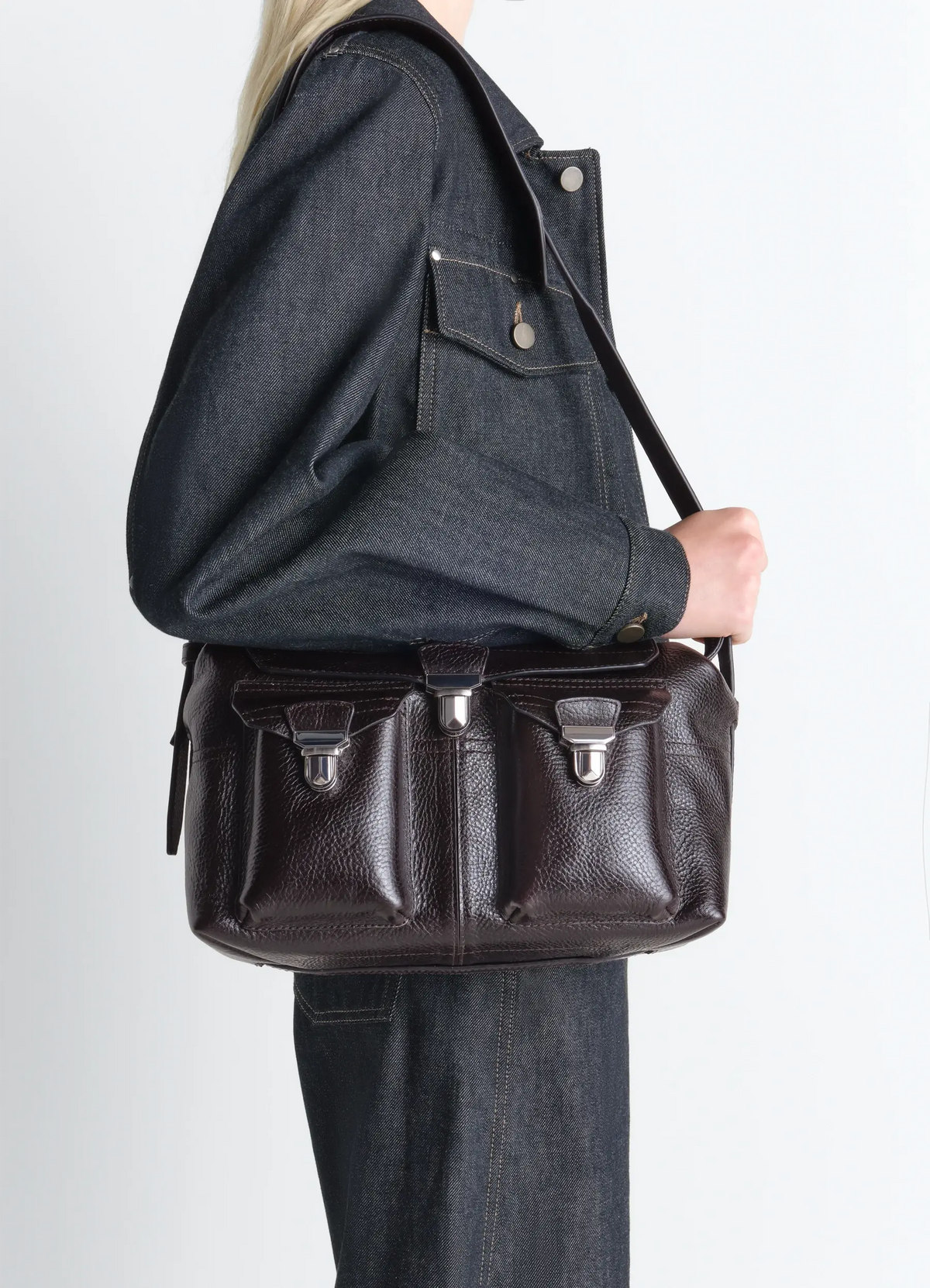 MEDIUM GEAR BAG IN LEATHER - Espresso - Glossy Vegetable Leather