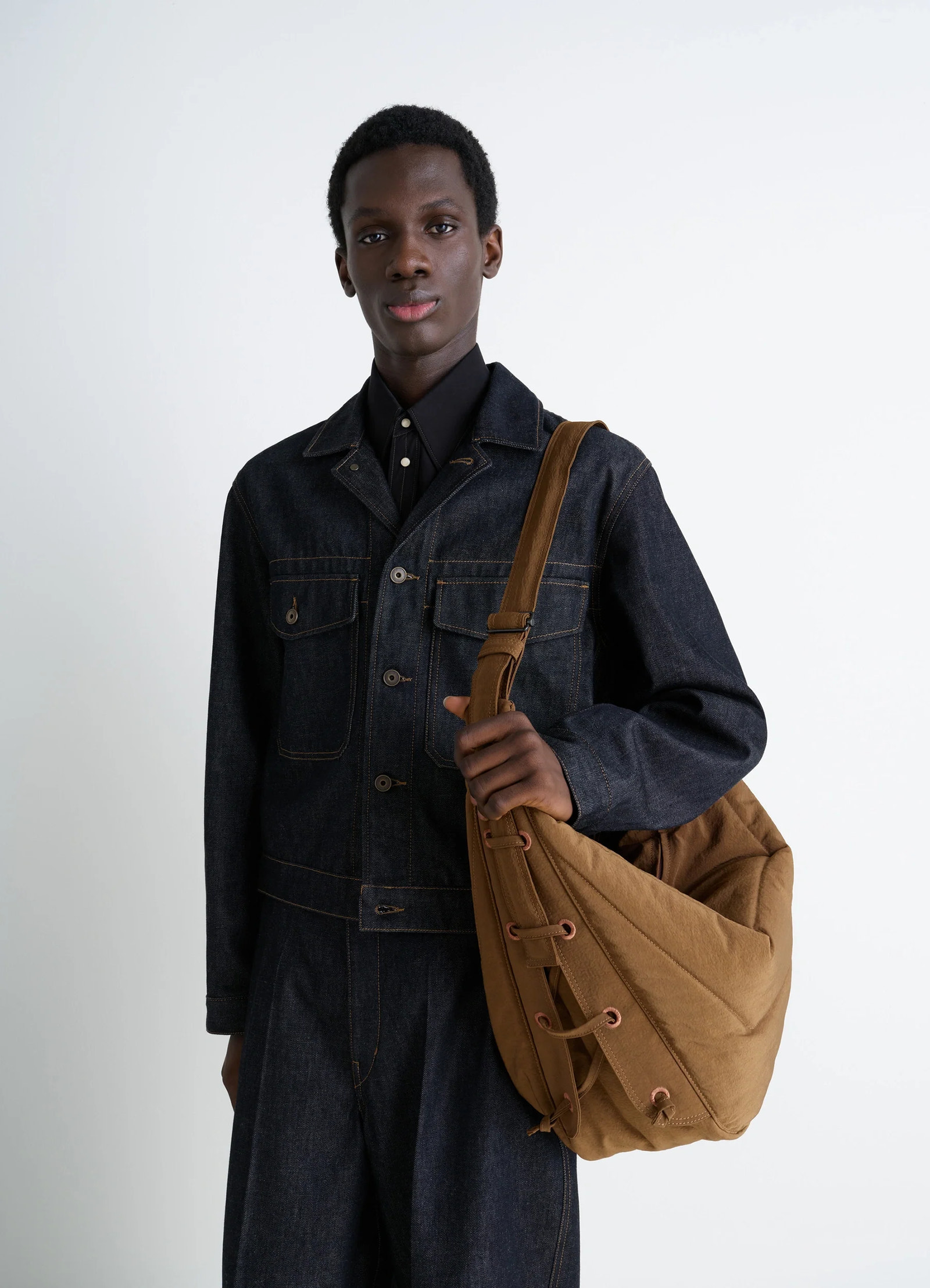 Soft game bag in quilted water-repellent nylon, model shot, side view large supple design