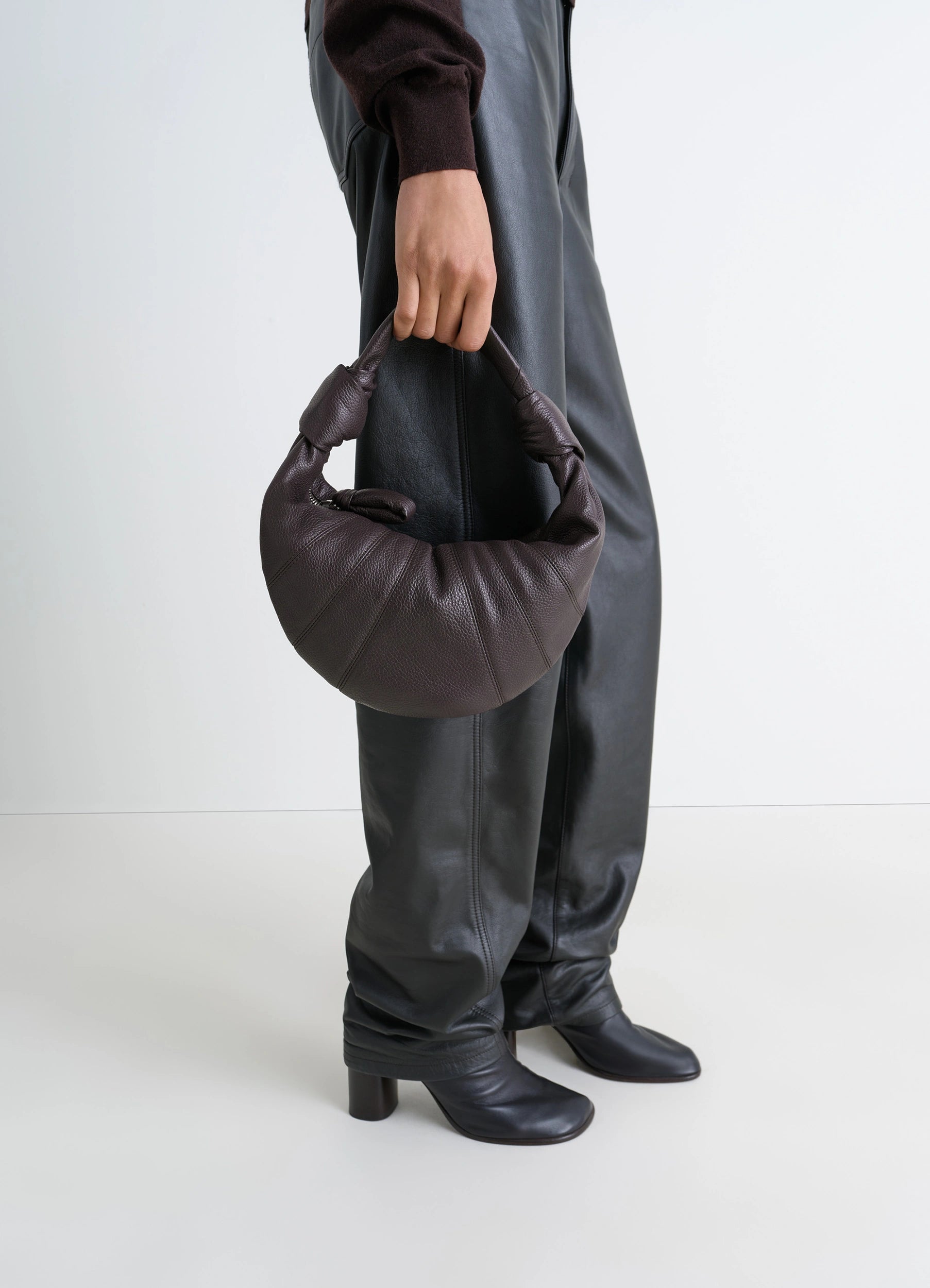 Lemaire クロワッサン ショルダーバッグ Dark chocolate LEMAIRE Lemaire クロワッサン ショルダーバッグ Dark chocolate LEMAIRE