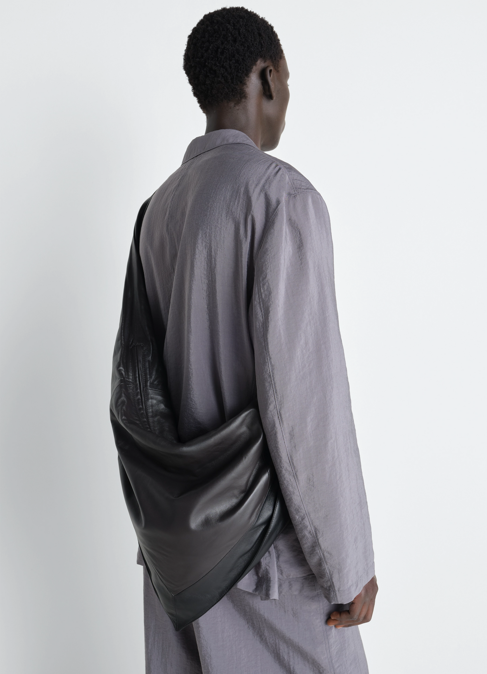 SCARF BAG IN LEATHER - Black / Dark Chocolate - Shiny Nappa SCARF BAG IN LEATHER - Black / Dark Chocolate - Shiny Nappa