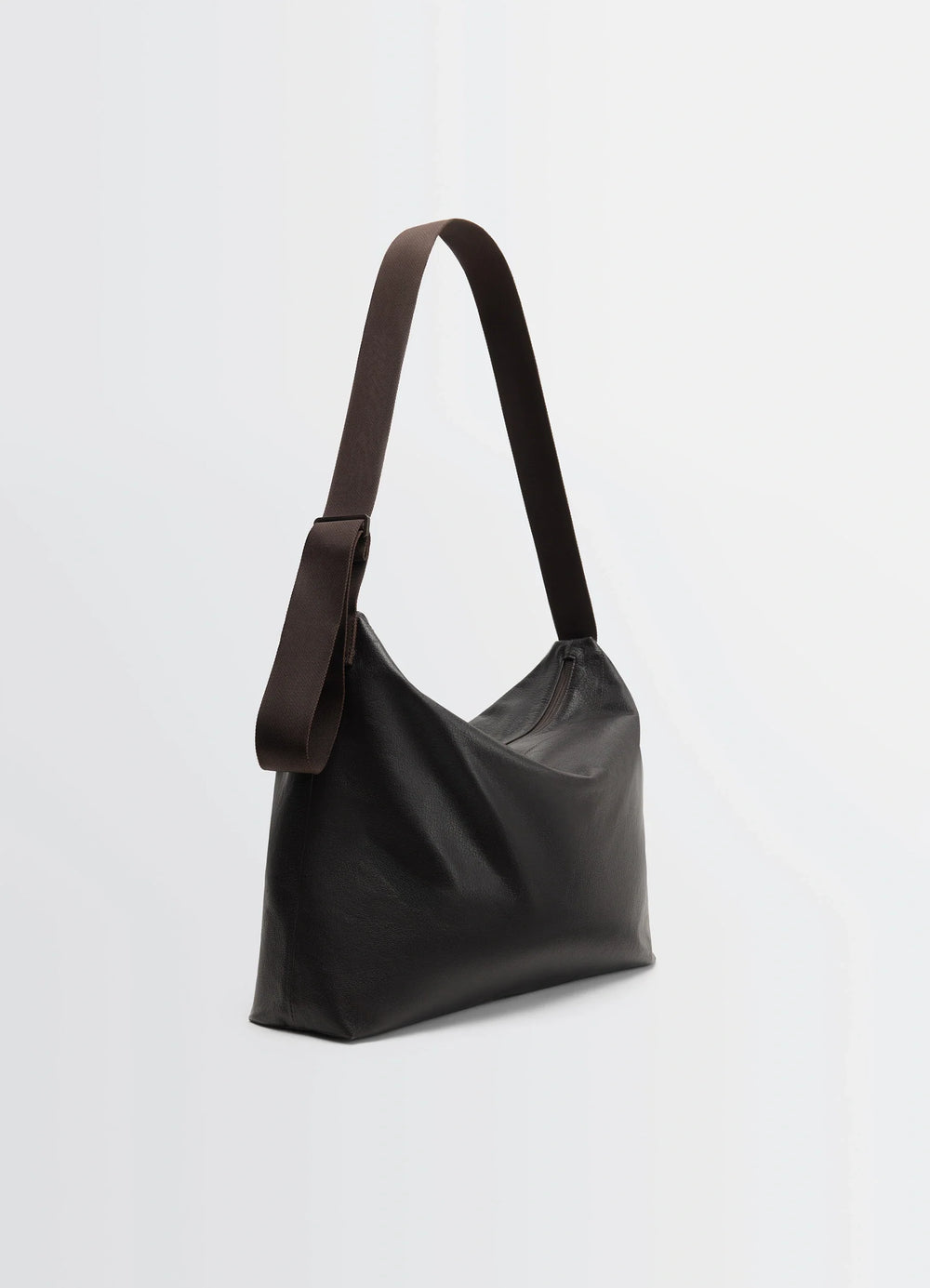 LARGE FOLIO BAG in vegetable-tanned grained leather, product shot, three-quarter view goat-effect texture