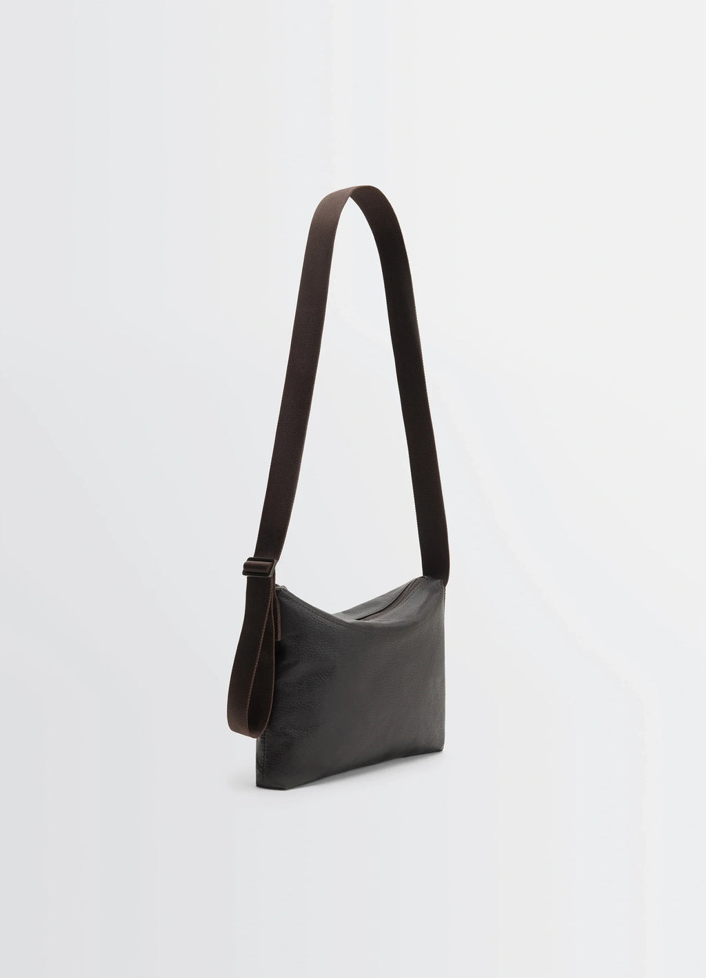 Small Folio Bag in Vegetable-tanned goat-effect leathe, product shot, 3/4 back view long adjustable strap