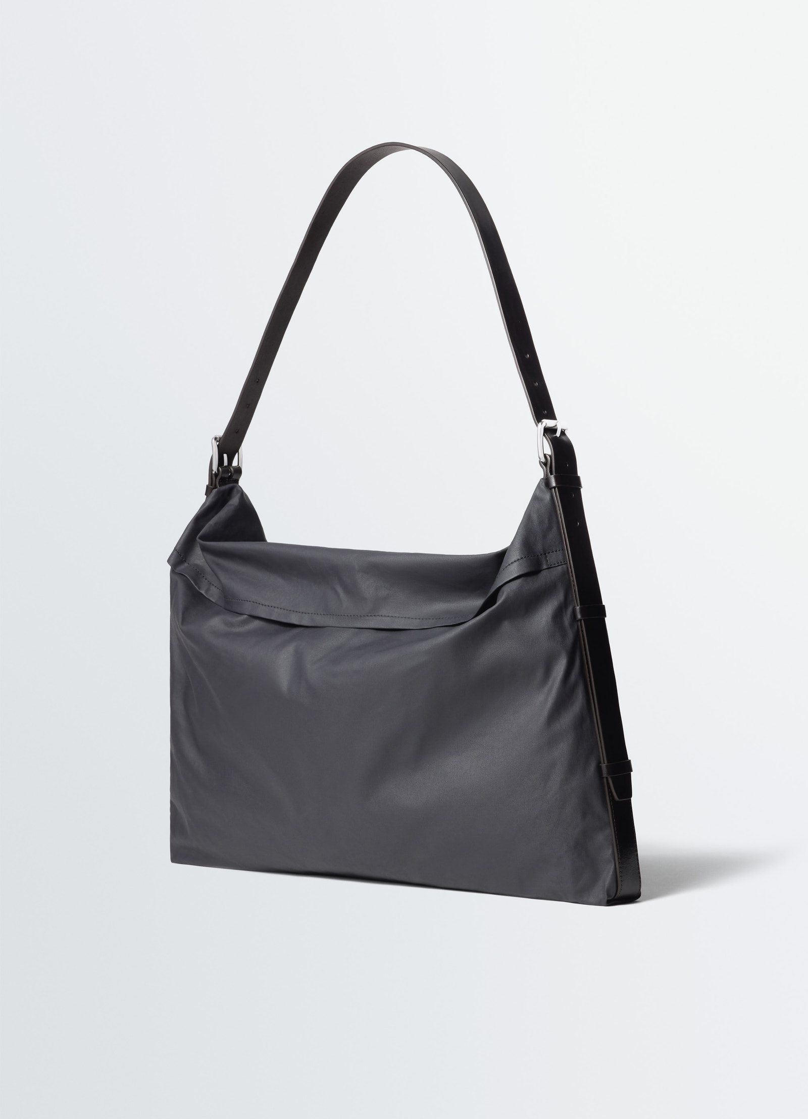 Medium trench pocket bag in water-repellant resinated cotton, product shot, back angled view adjustable leather strap