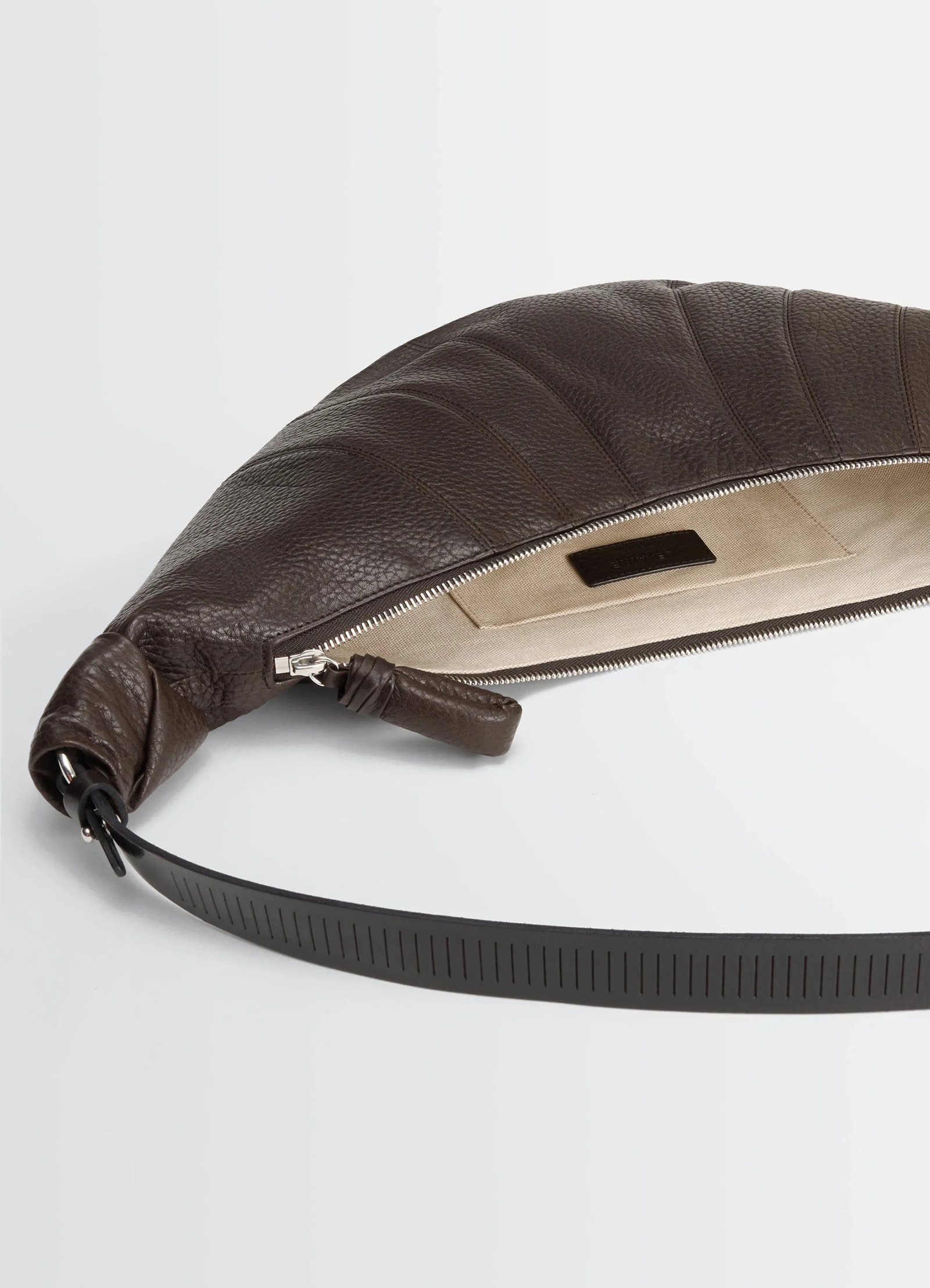 バッグ Lemaire croissant bag medium Medium Croissant Bag — Fawn – La Garçonne