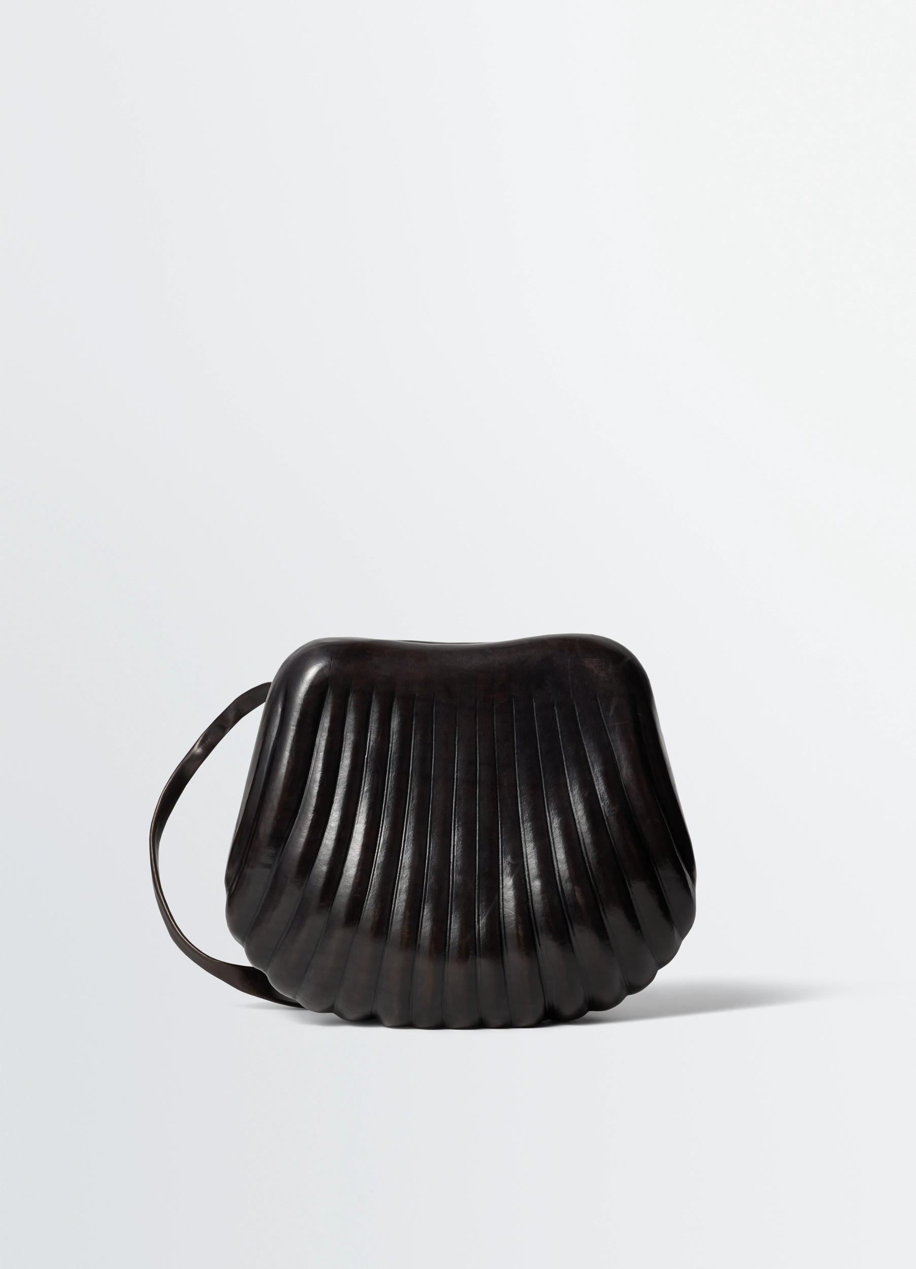 BOLSO CARLOS DE PIEL MOLDEADA