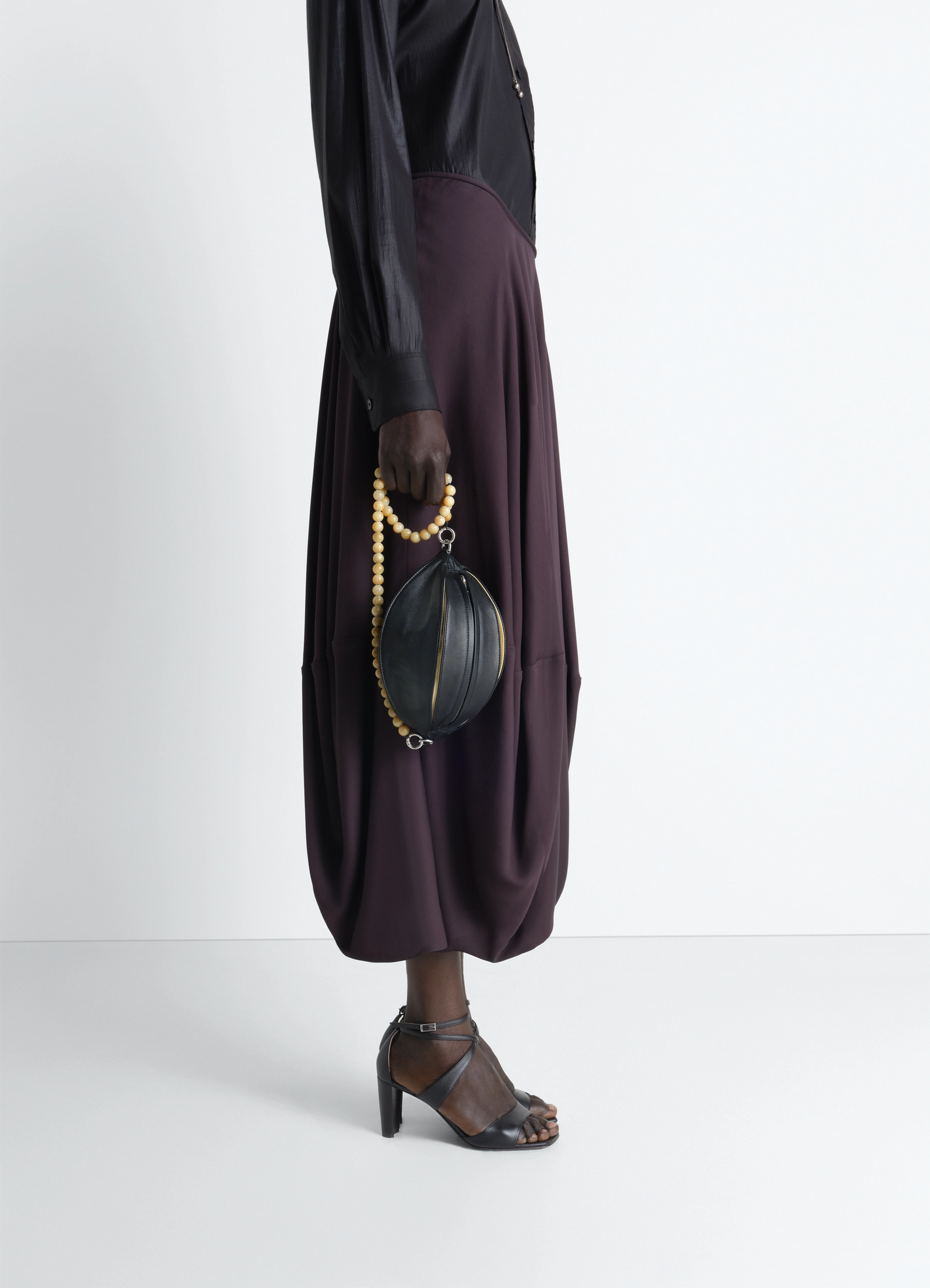 Balloon slits bag in leather