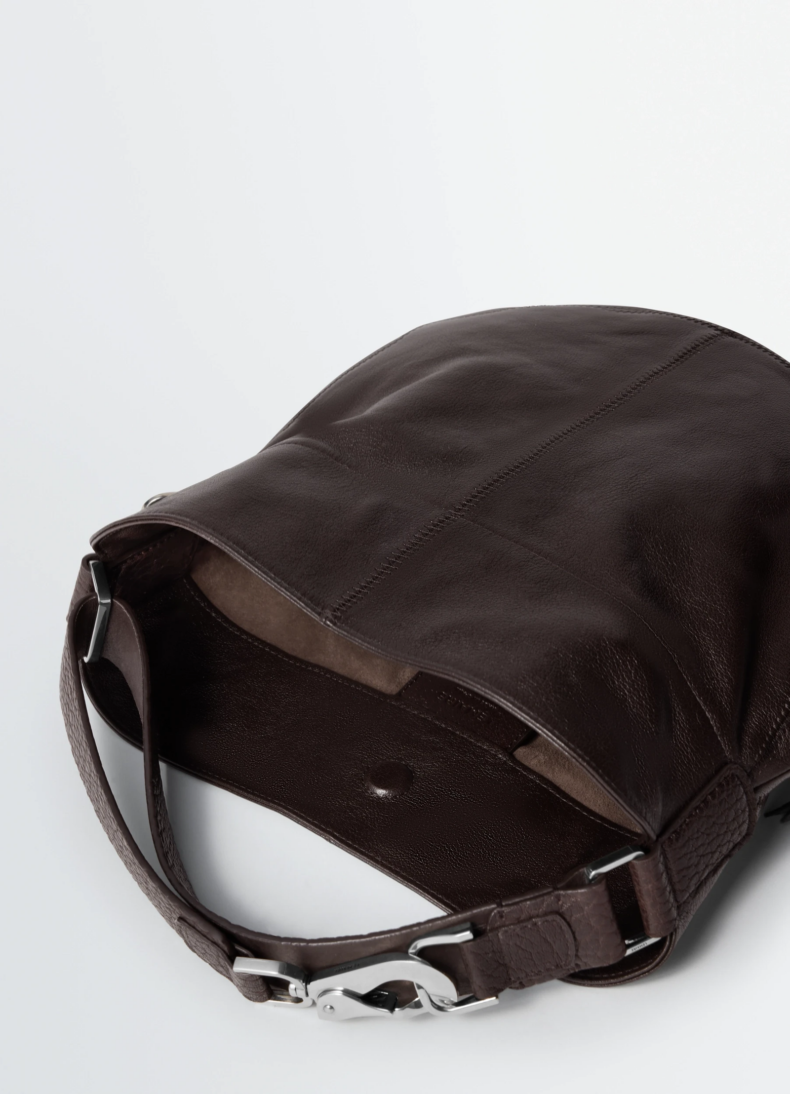 Hobo quiver clip bag in leather in grained buffalo leather, product shot, top interior view open top with secure clasp