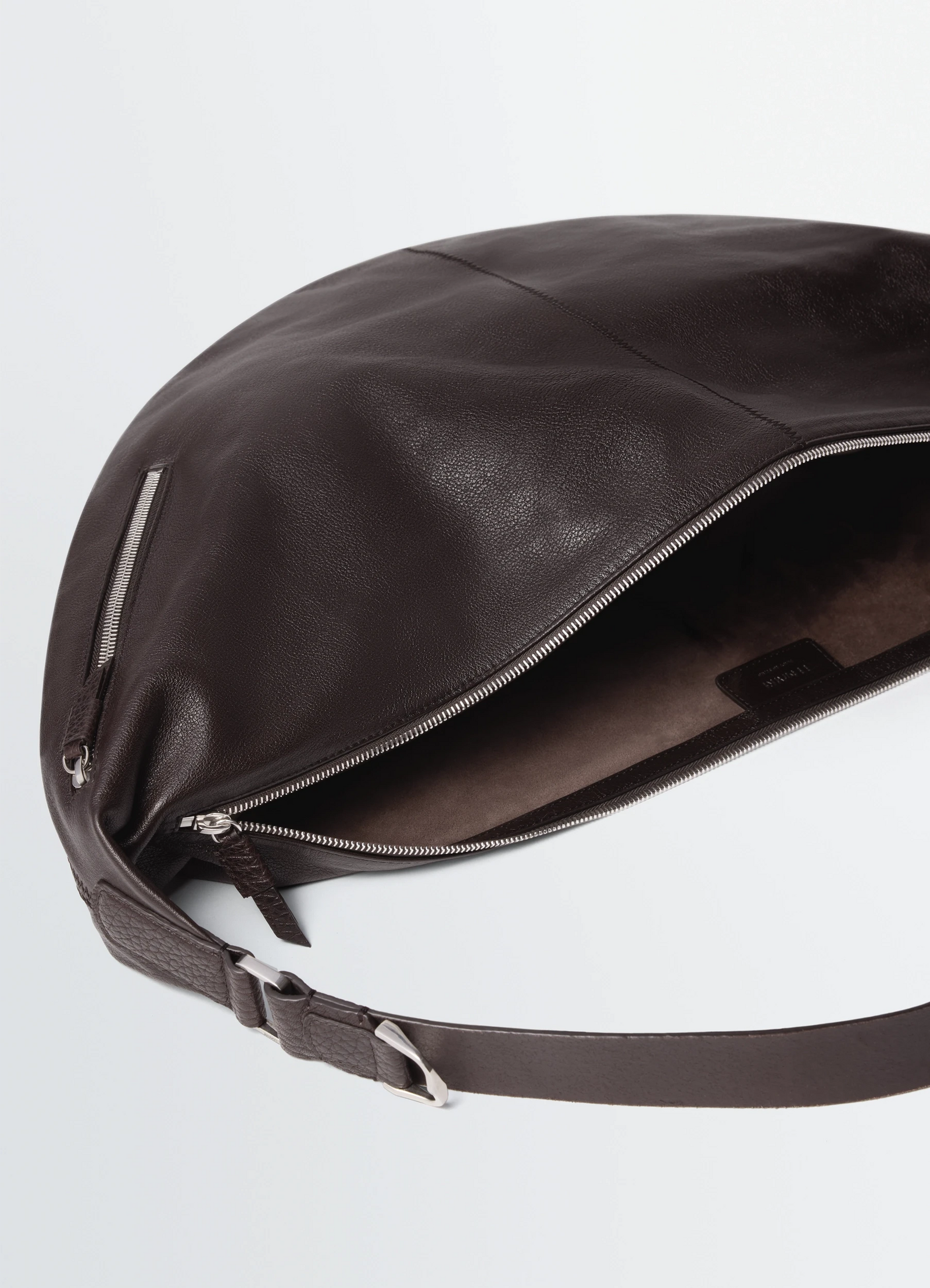 Large quiver clip bag in leather, product shot, top open view interior lining detail