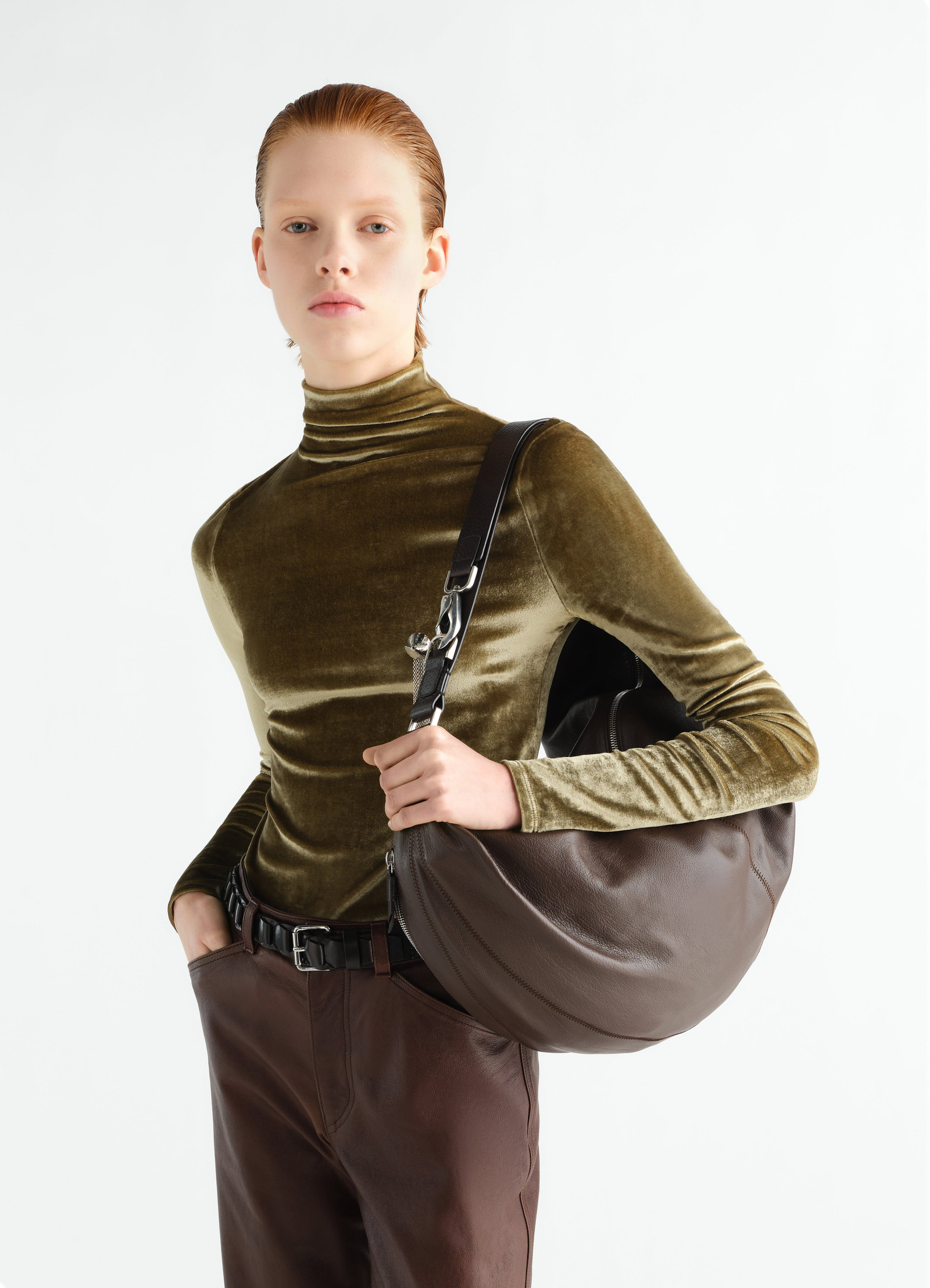 Large quiver clip bag in dark brown leather lemaire worn by a model with olive velvet turtleneck front view