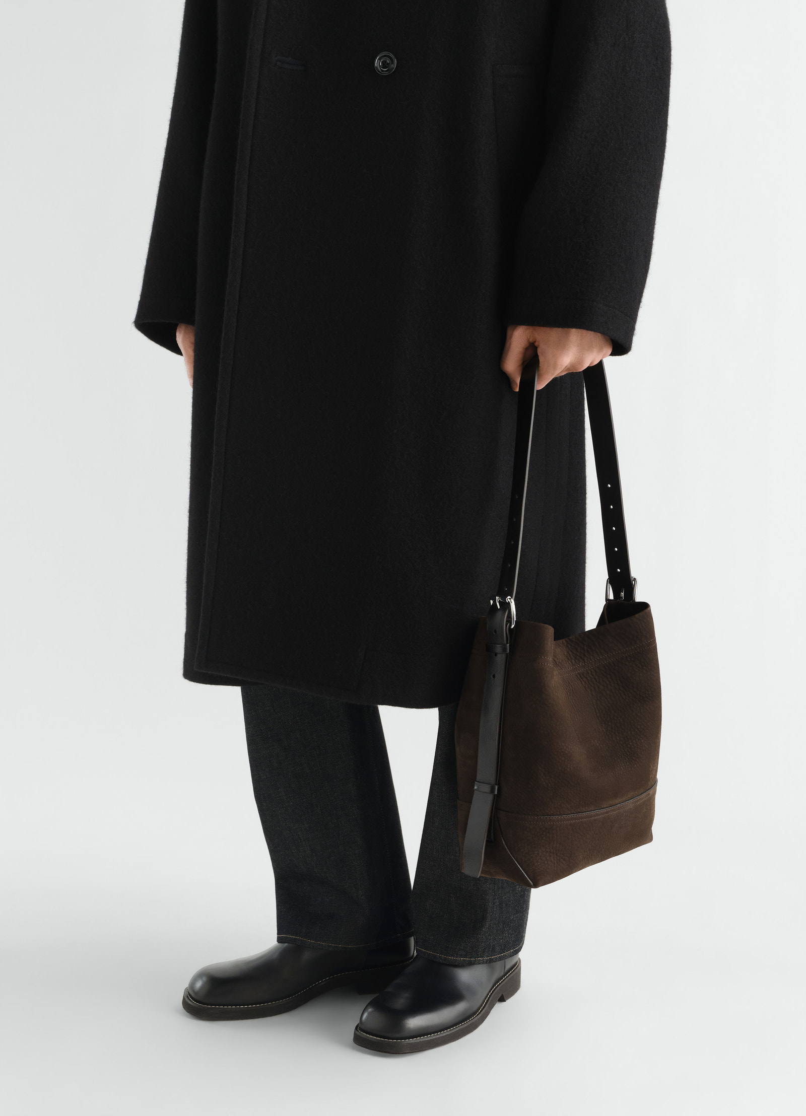 Kleine tote bag mit gürteldetail aus alpaka-nubukleder